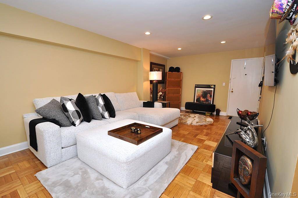 10 Old Mamaroneck RD #2A, White Plains, NY 10605