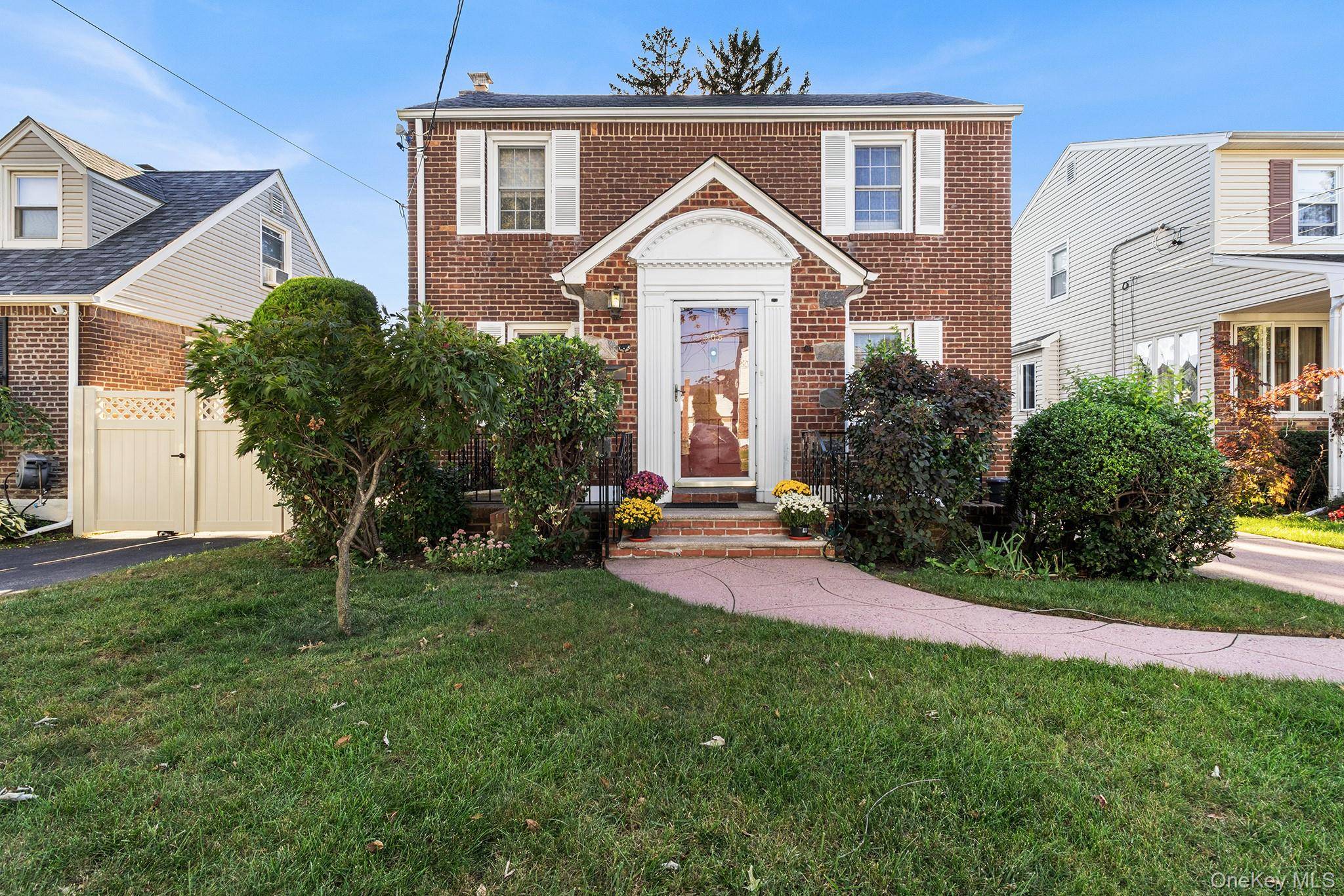 305 White RD, Mineola, NY 11501