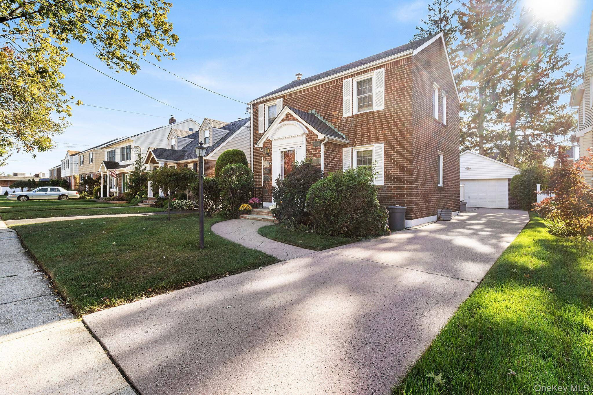 305 White RD, Mineola, NY 11501