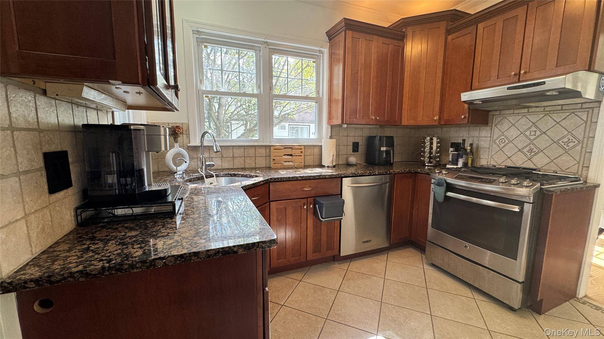 1905 Bryant PL, Baldwin, NY 11510