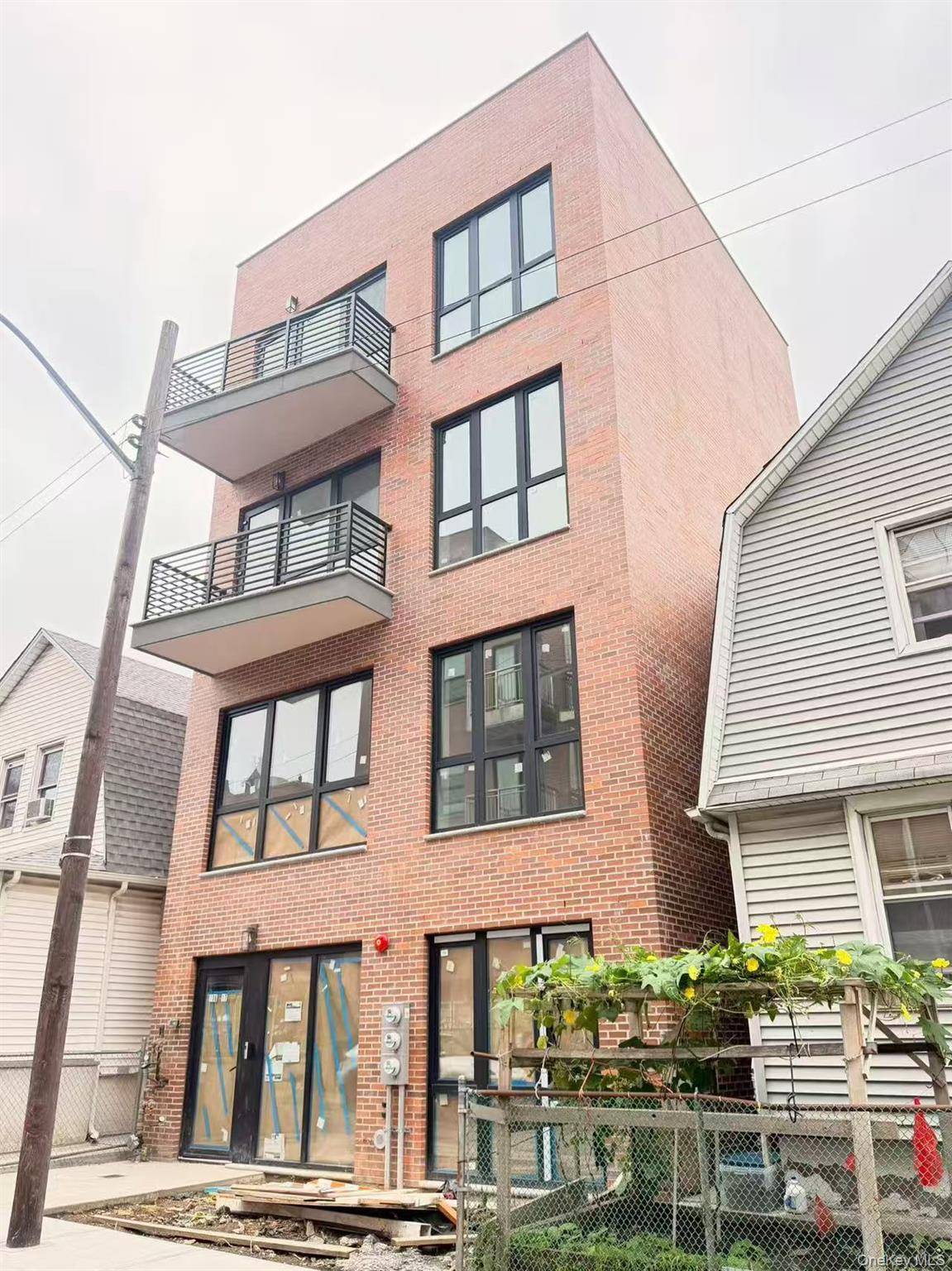 136-17 Carlton PL, Flushing, NY 11354