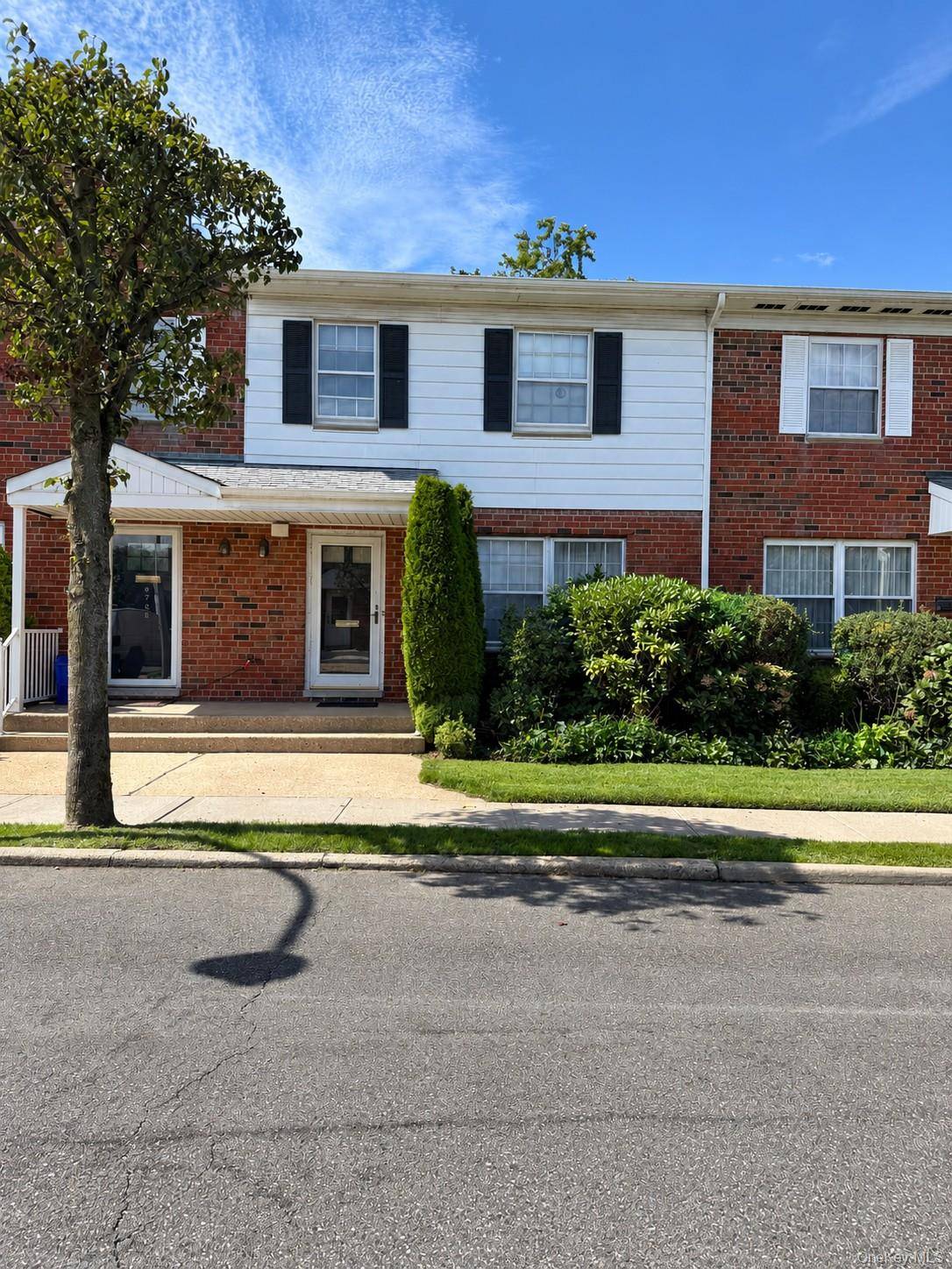 678 Front ST #G, Hempstead, NY 11550