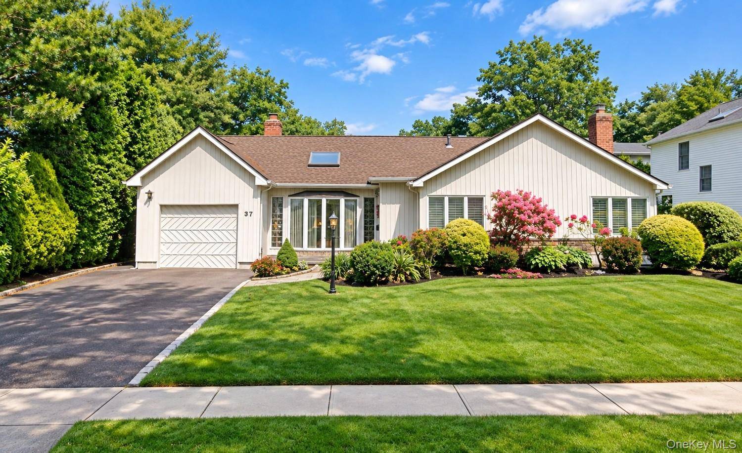 37 Linden ST, Garden City, NY 11530