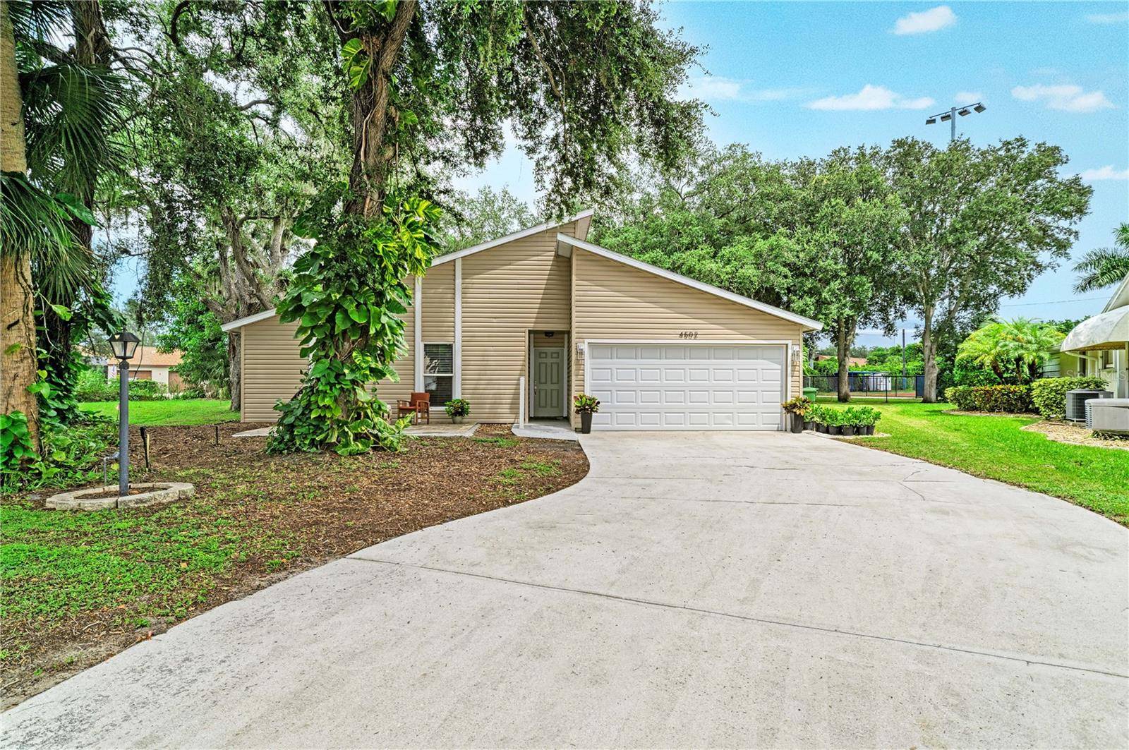 4502 33RD AVE W, Bradenton, FL 34209