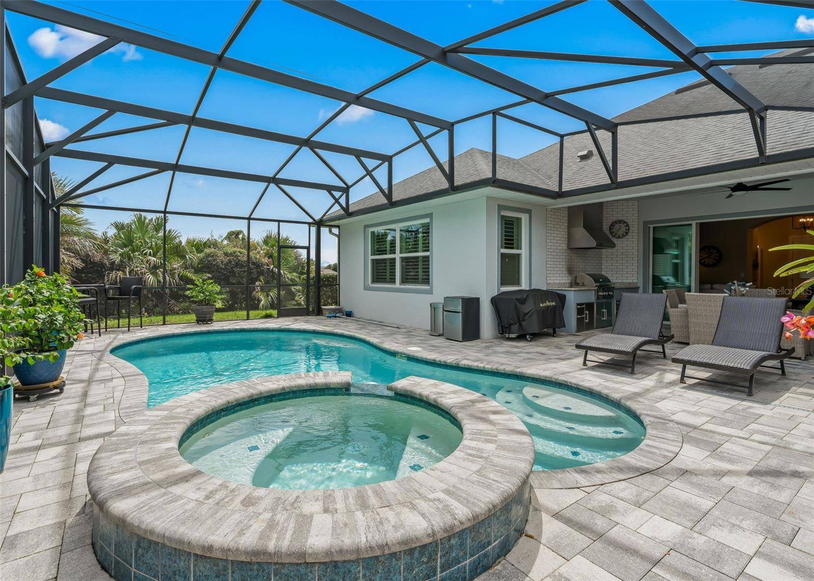 6043 APEX WAY, Lady Lake, FL 32159