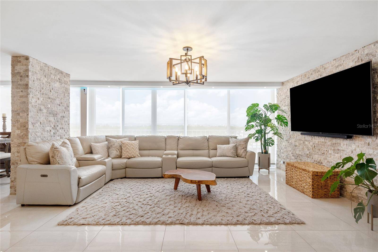 PR187 AVE. ISLA VERDE #602, Carolina, PR 00979