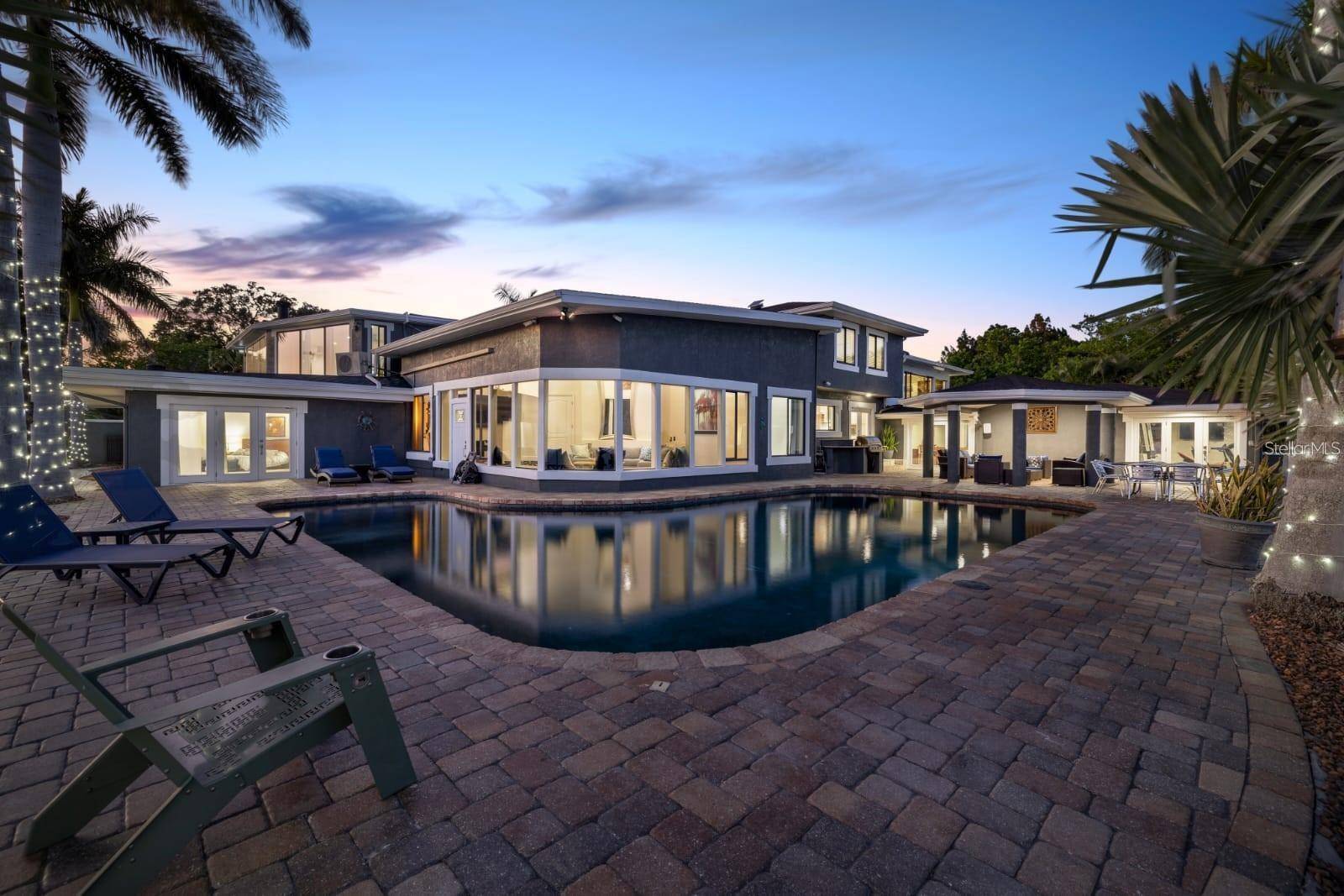 2785 BAYSIDE DR S, St Petersburg, FL 33705