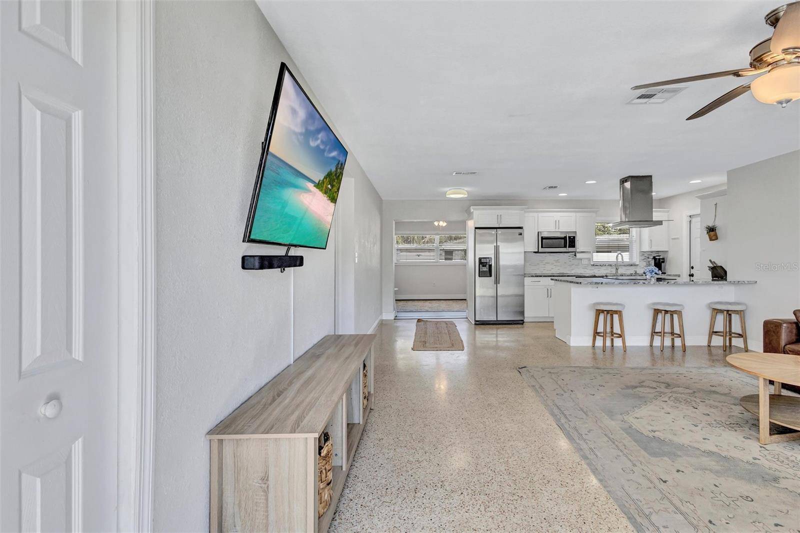 3672 SEAROBIN DR SE, St Petersburg, FL 33705