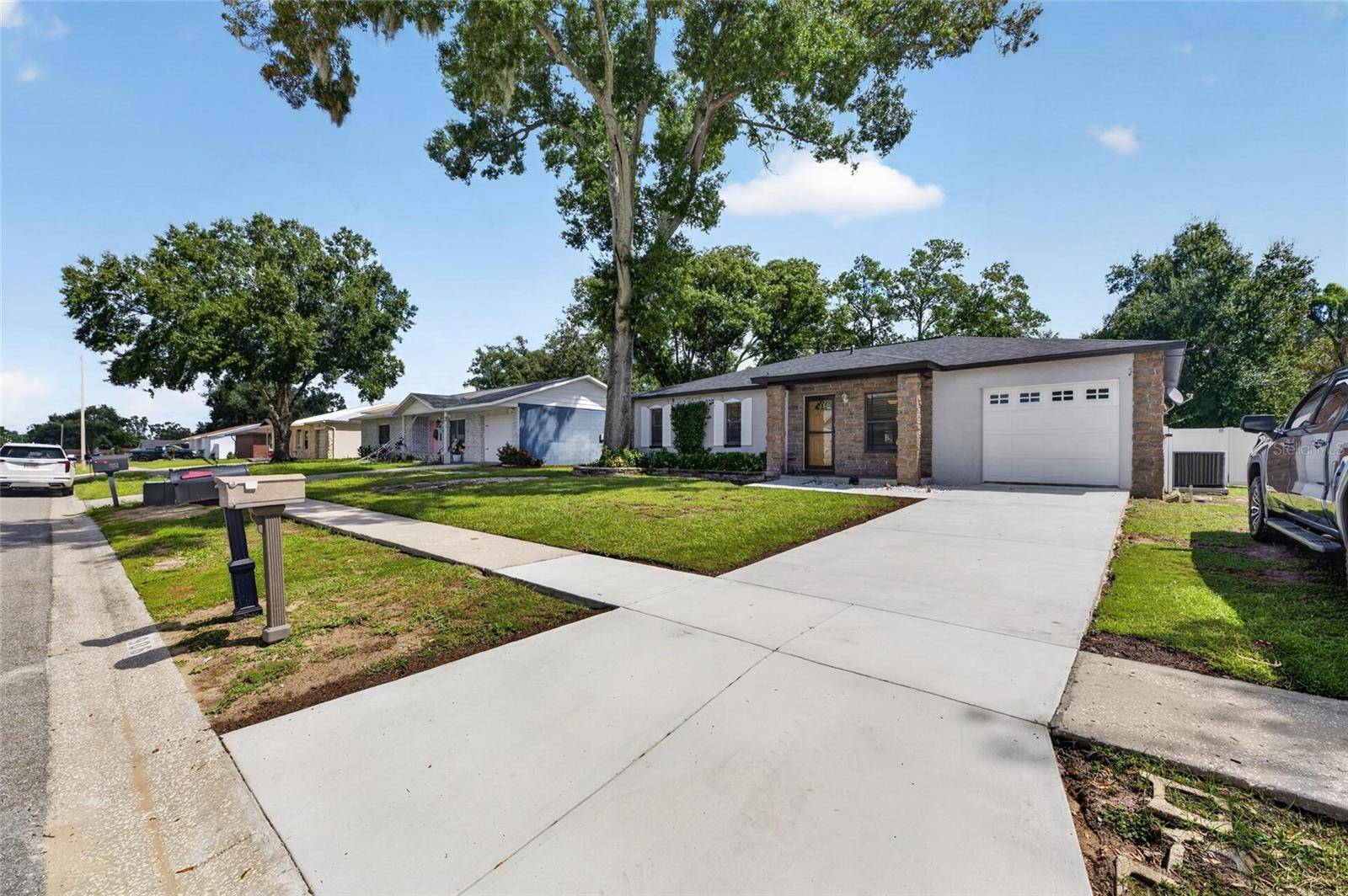 906 CUTLER DR, Seffner, FL 33584