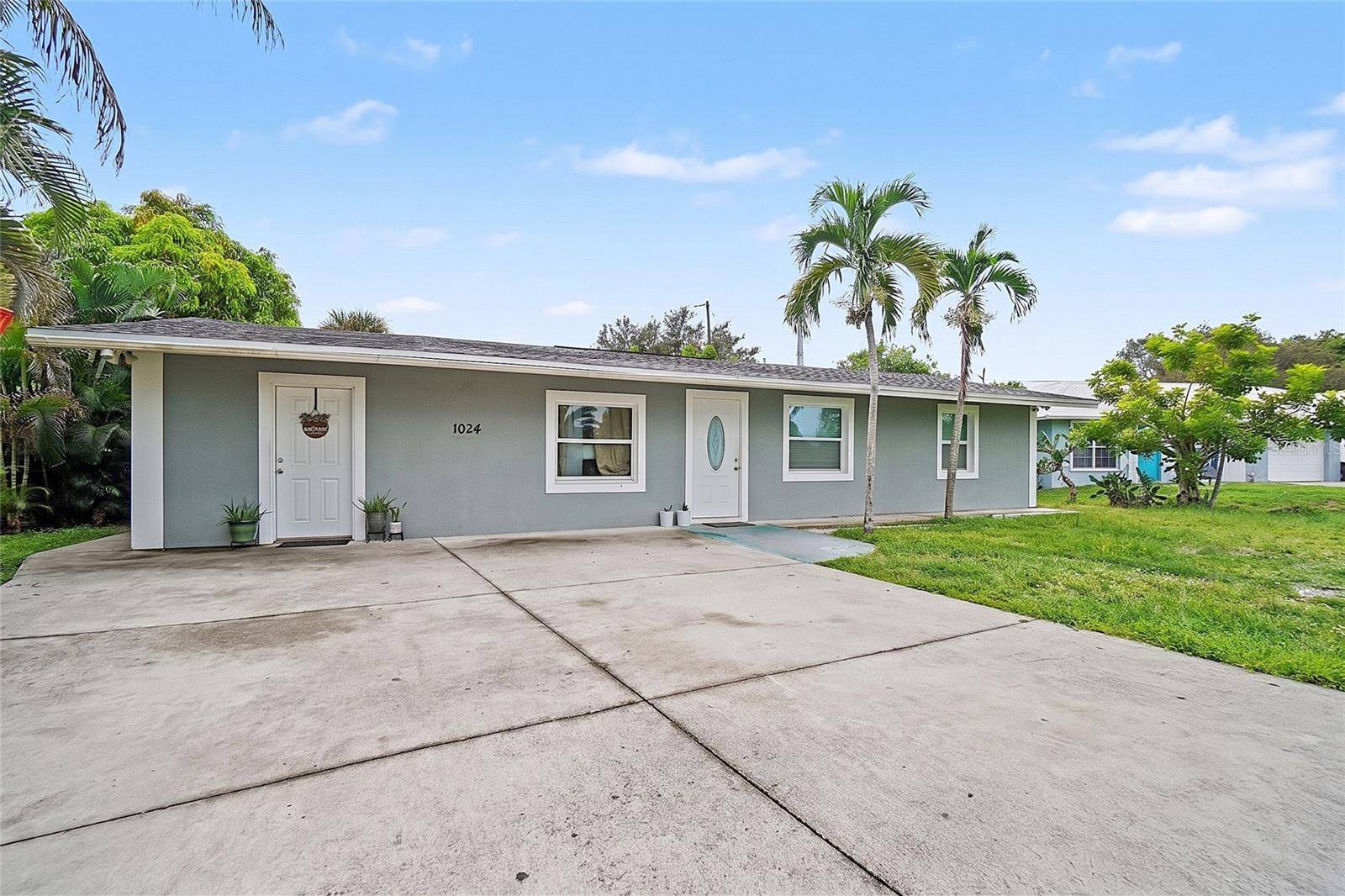 1024 S ALHAMBRA CIR, Naples, FL 34103