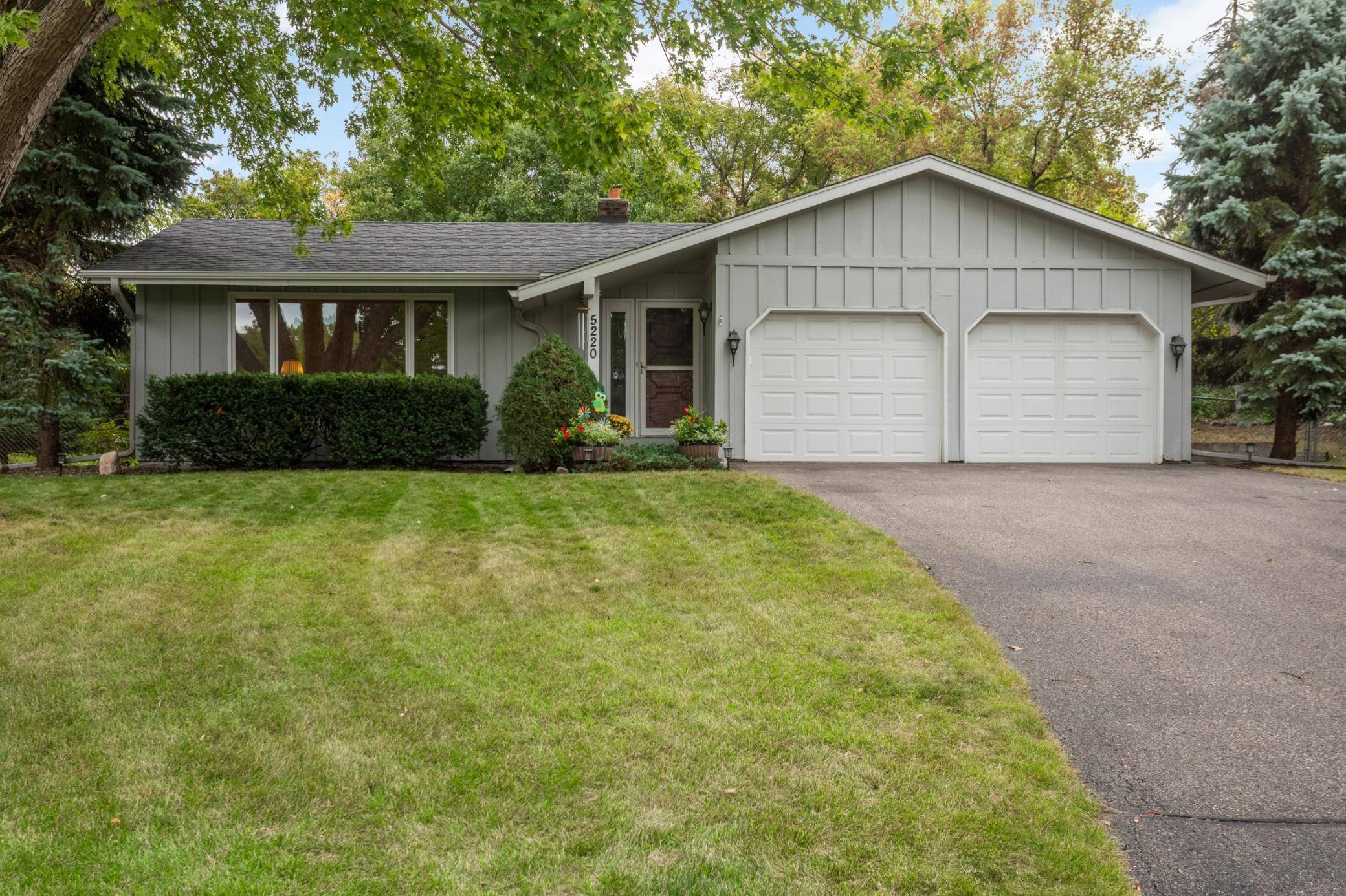 5220 Cottonwood LN N, Plymouth, MN 55442