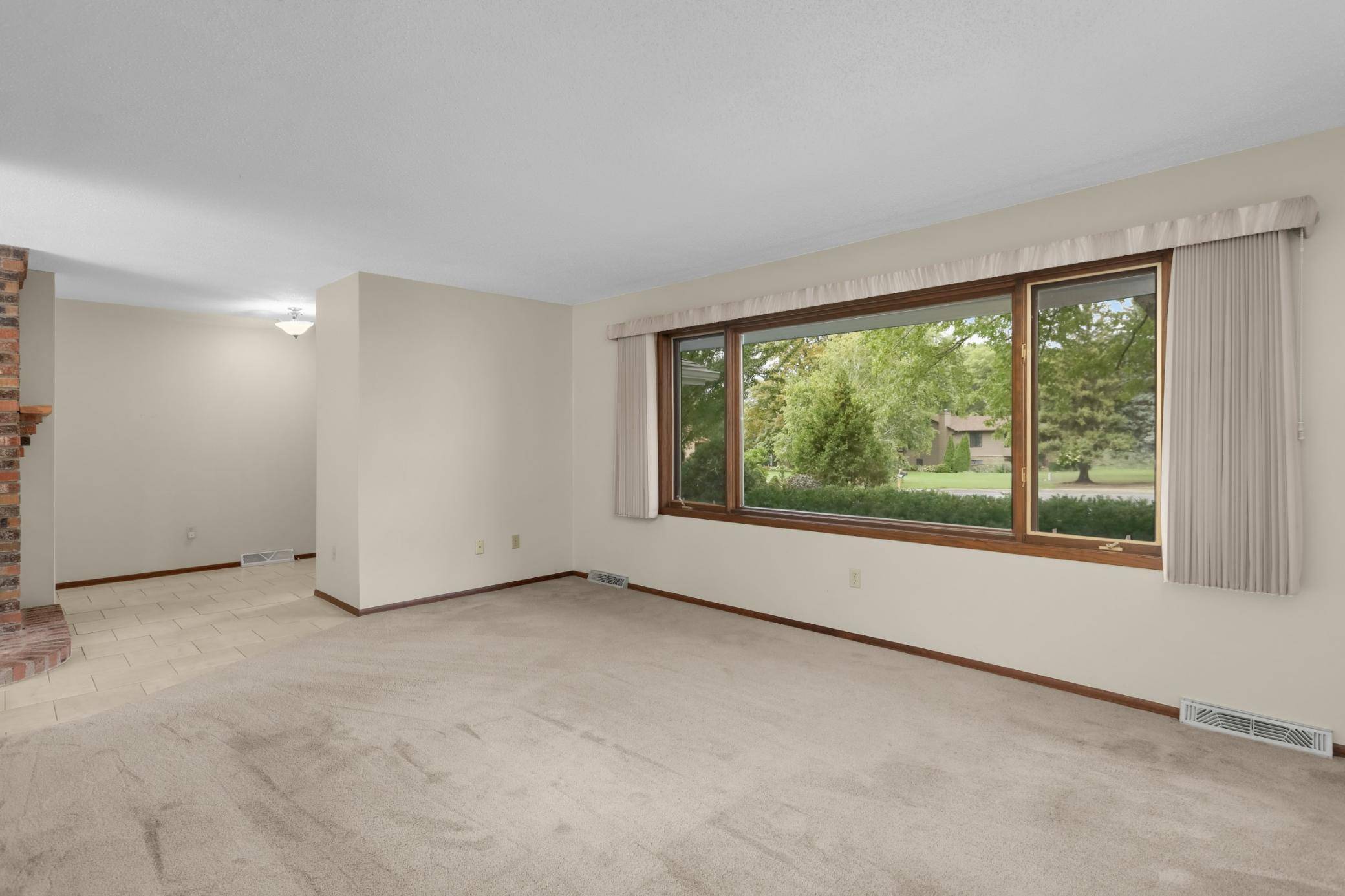 5220 Cottonwood LN N, Plymouth, MN 55442