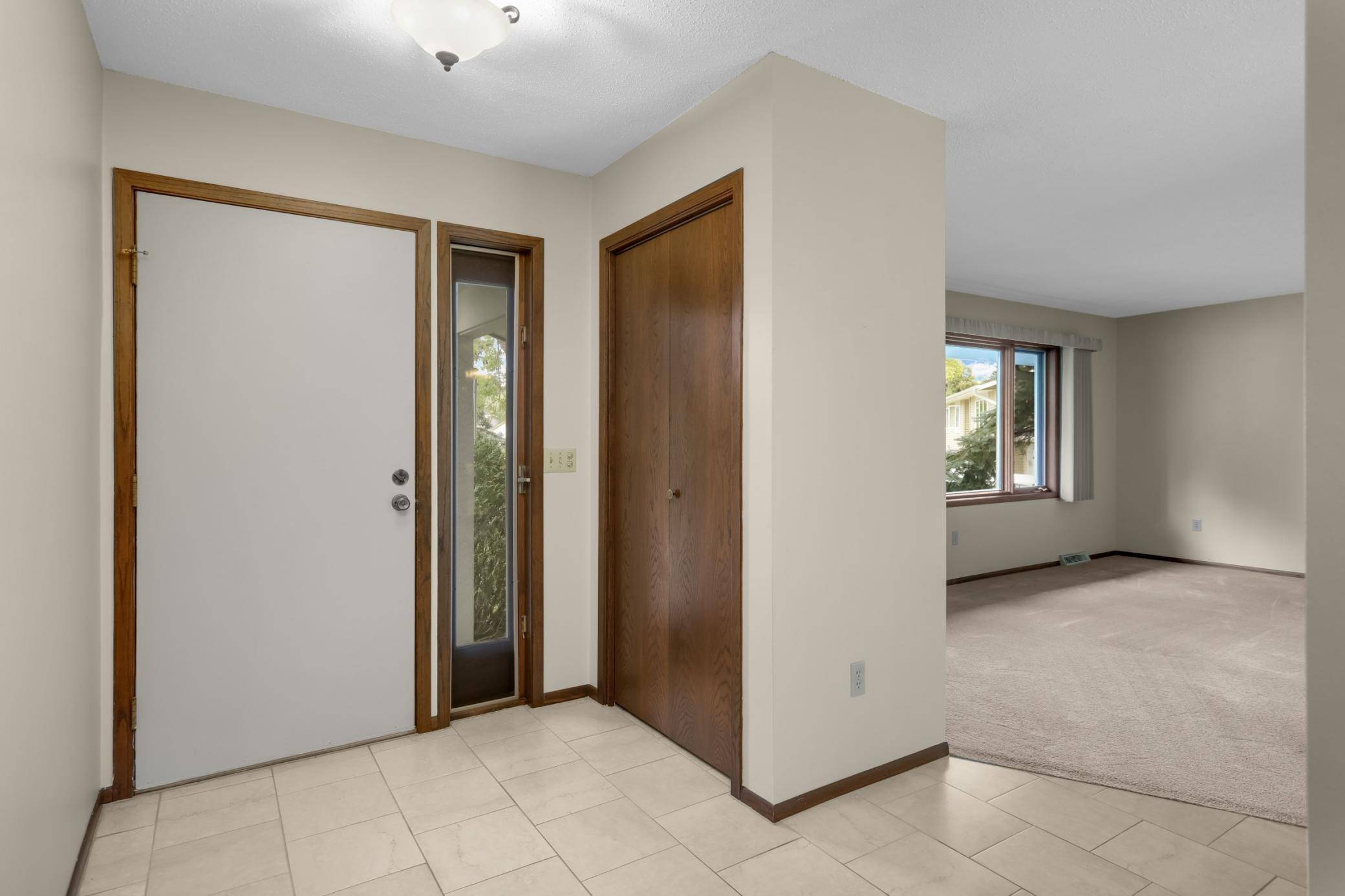 5220 Cottonwood LN N, Plymouth, MN 55442