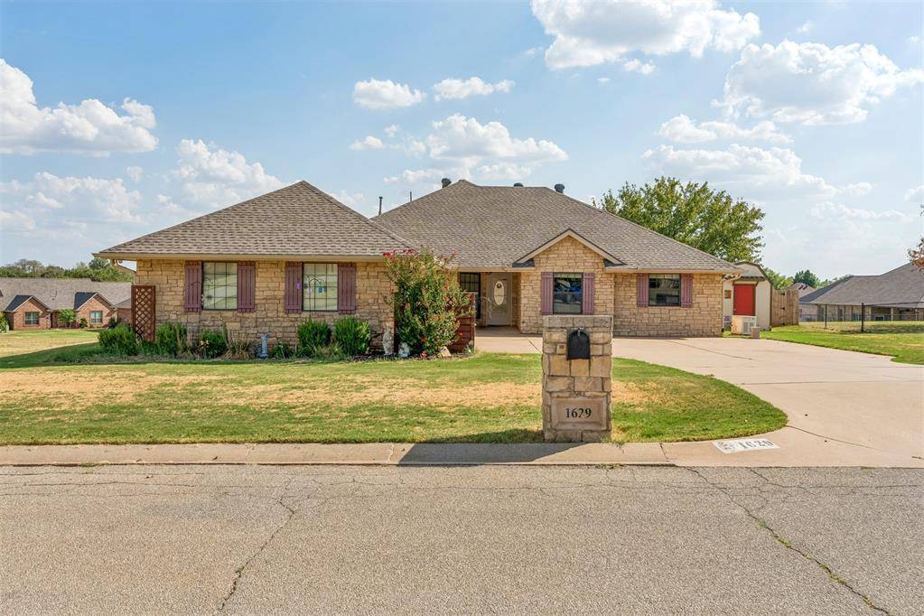 1629 Canyon Bluff RD, Guthrie, OK 73044