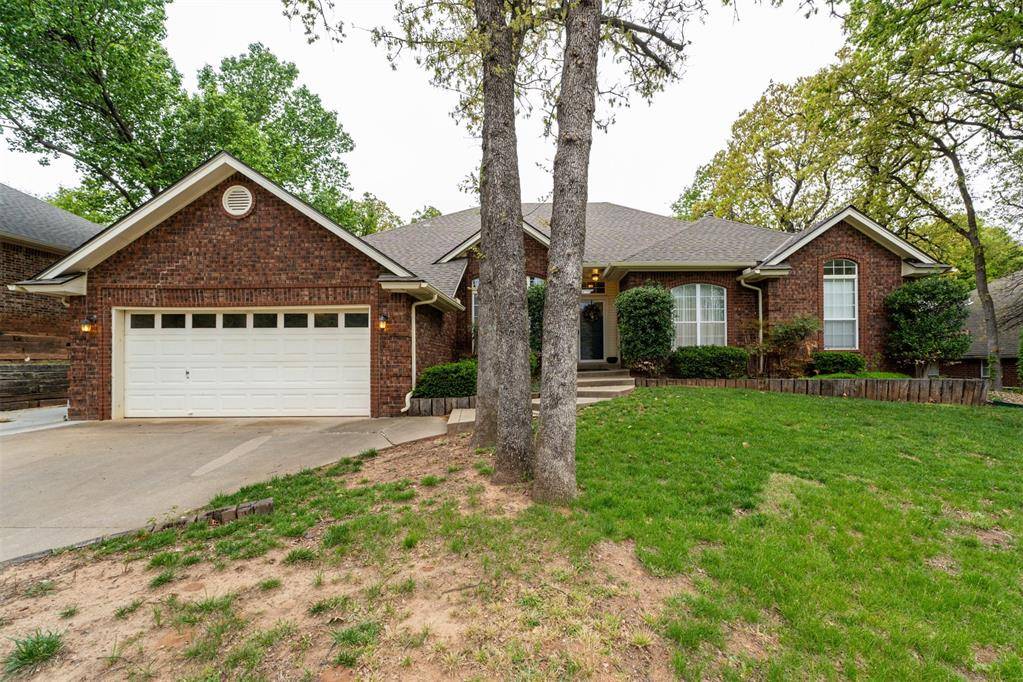 709 N Creek DR, Edmond, OK 73034