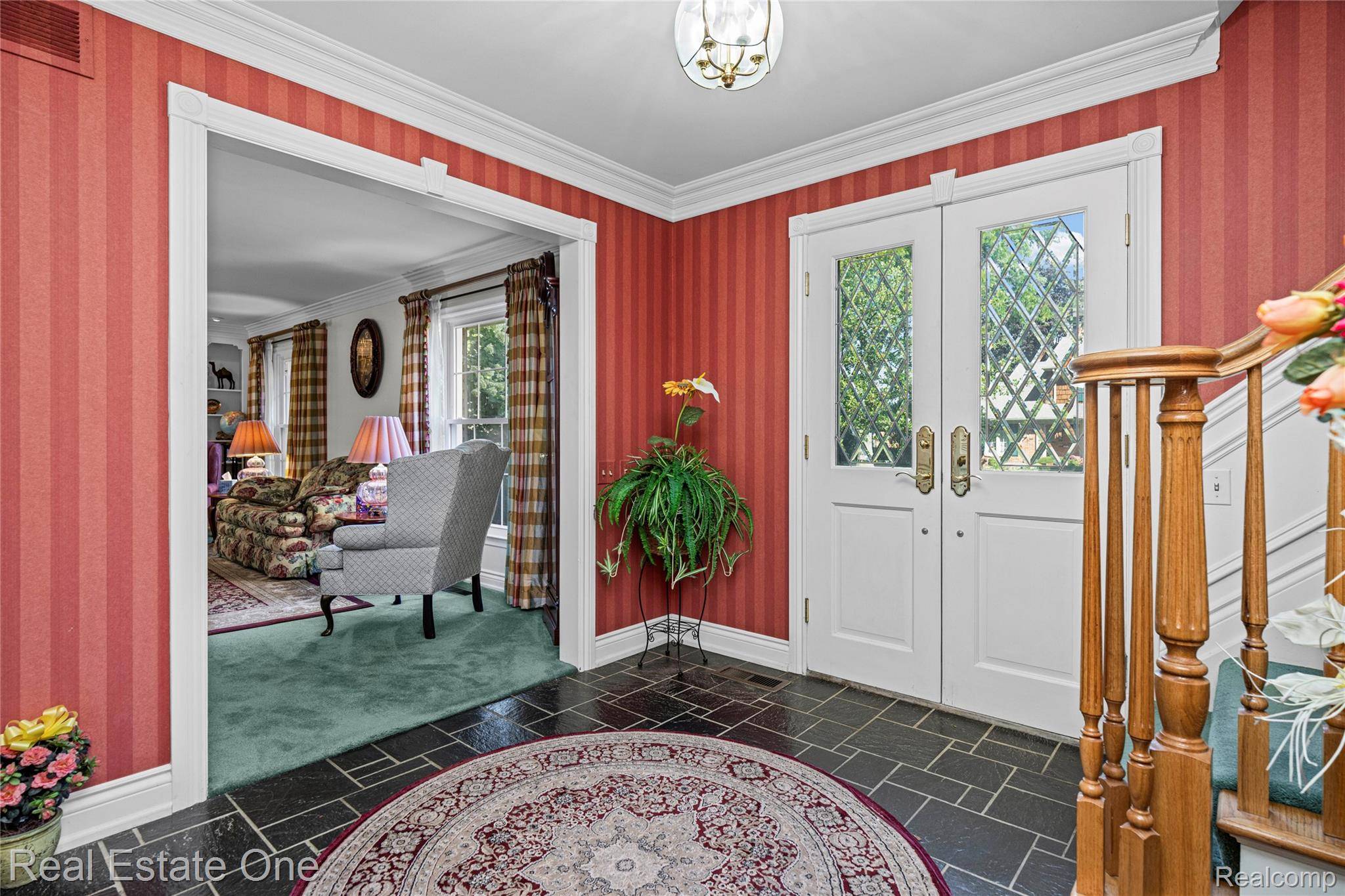 69 Willow Tree PL, Village Of Grosse Pointe Shores, MI 48236