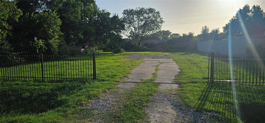 2511 Lora Lane, Balch Springs, TX 75180