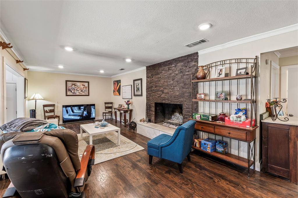 400 W Cayuga Drive, Athens, TX 75751