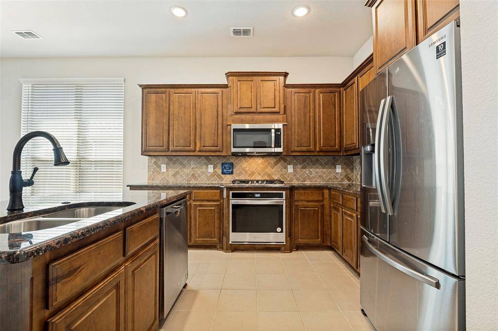 1812 Graham Way, Mansfield, TX 76063