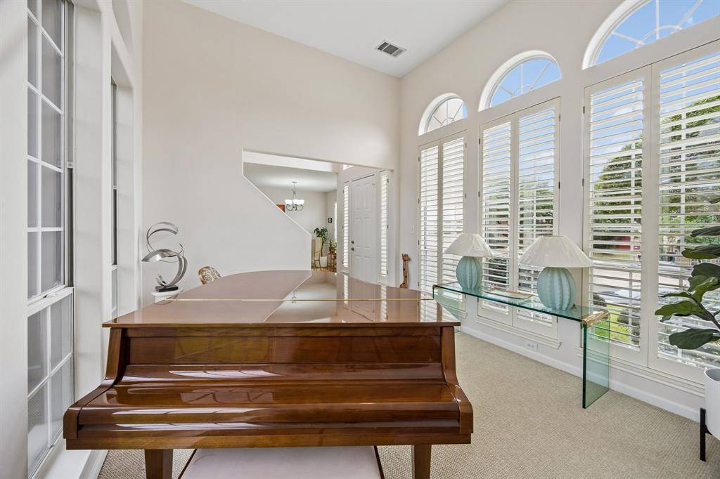 9705 Valley Lake Court, Irving, TX 75063