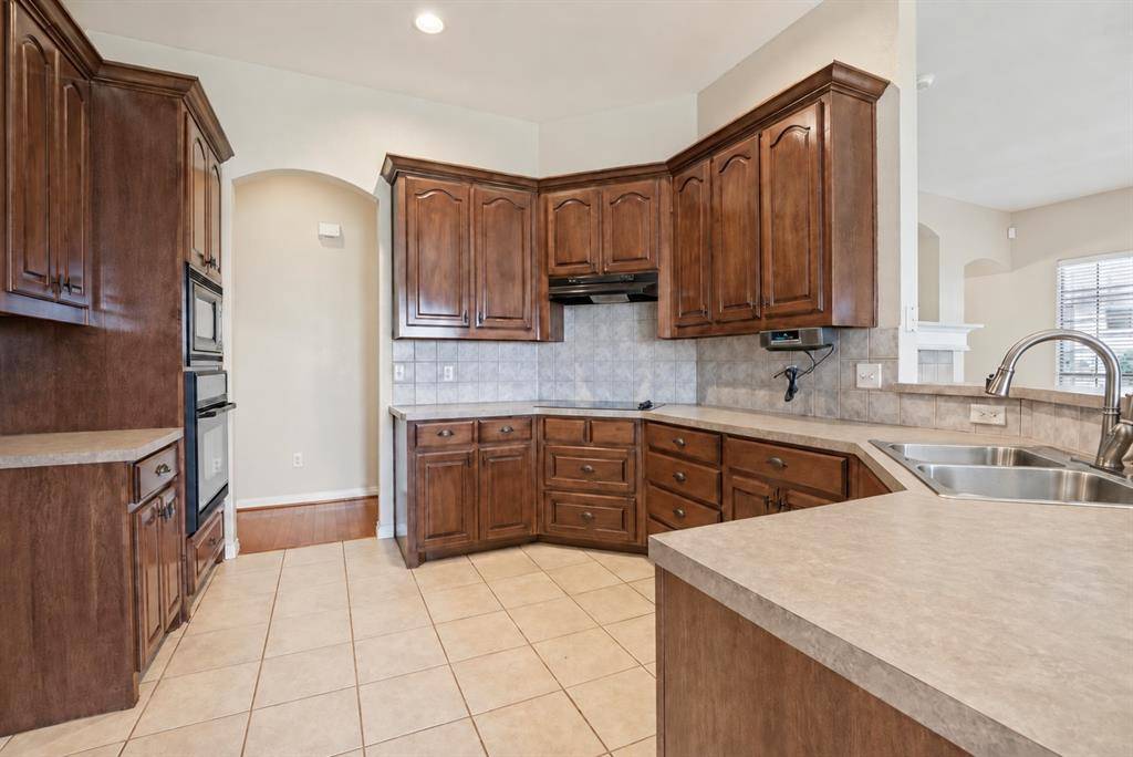 1316 Leisure Lane, Desoto, TX 75115