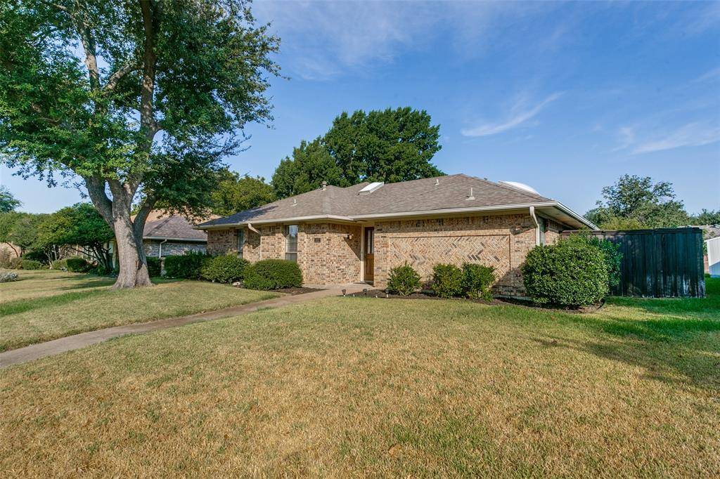 1927 E Branch Hollow Drive, Carrollton, TX 75007