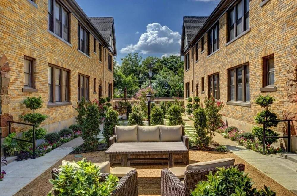 2100 Forest Park Boulevard, Fort Worth, TX 76110