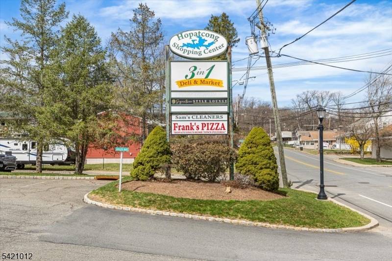 50 Hopatchung Rd, Hopatcong Boro, NJ 07843