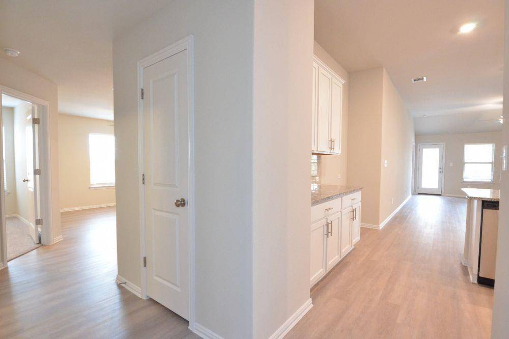 132 Bright Star LN, Georgetown, TX 78628