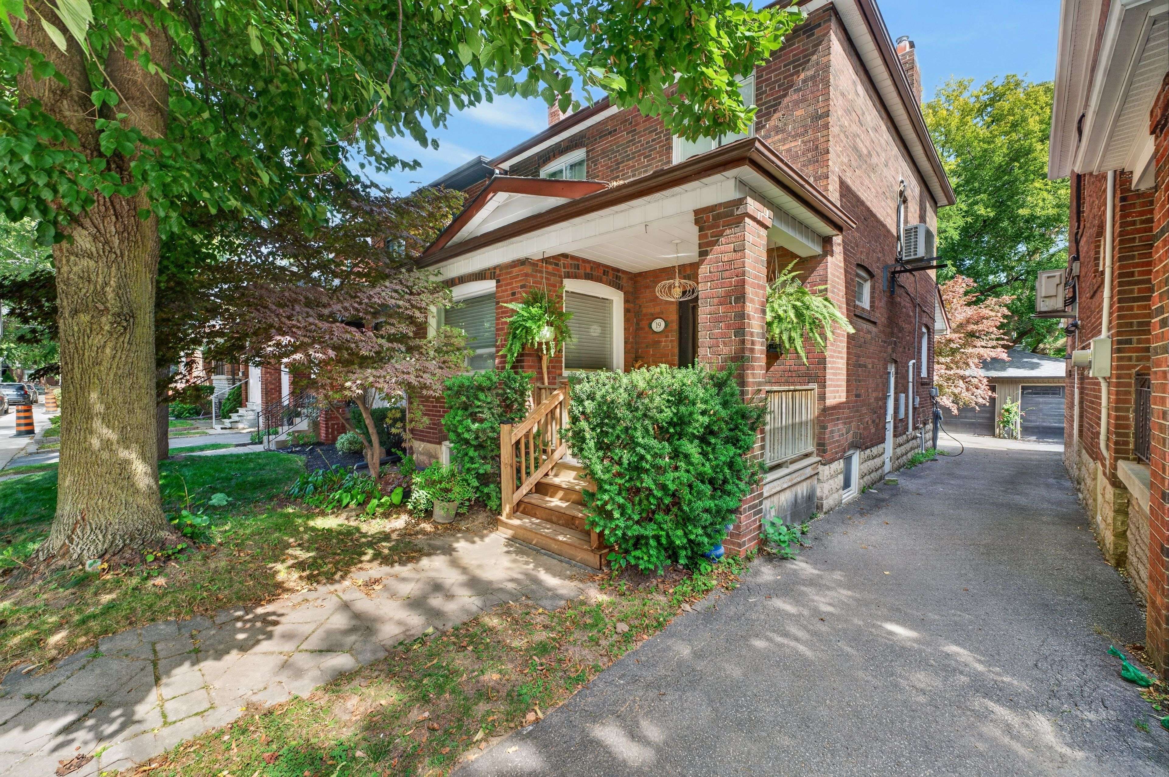 19 Belle Ayre BLVD, Toronto C10, ON M4S 2P6
