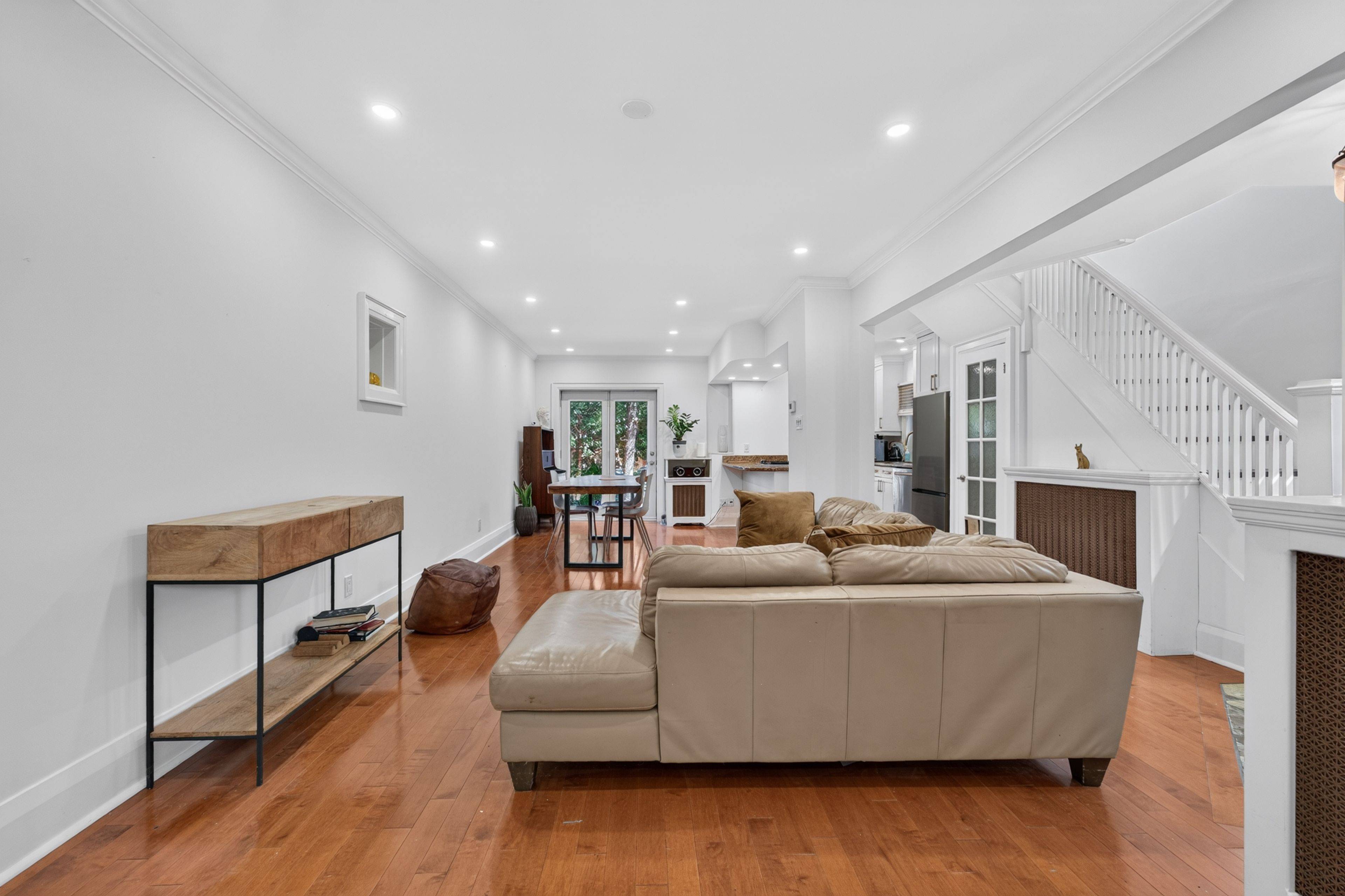 19 Belle Ayre BLVD, Toronto C10, ON M4S 2P6
