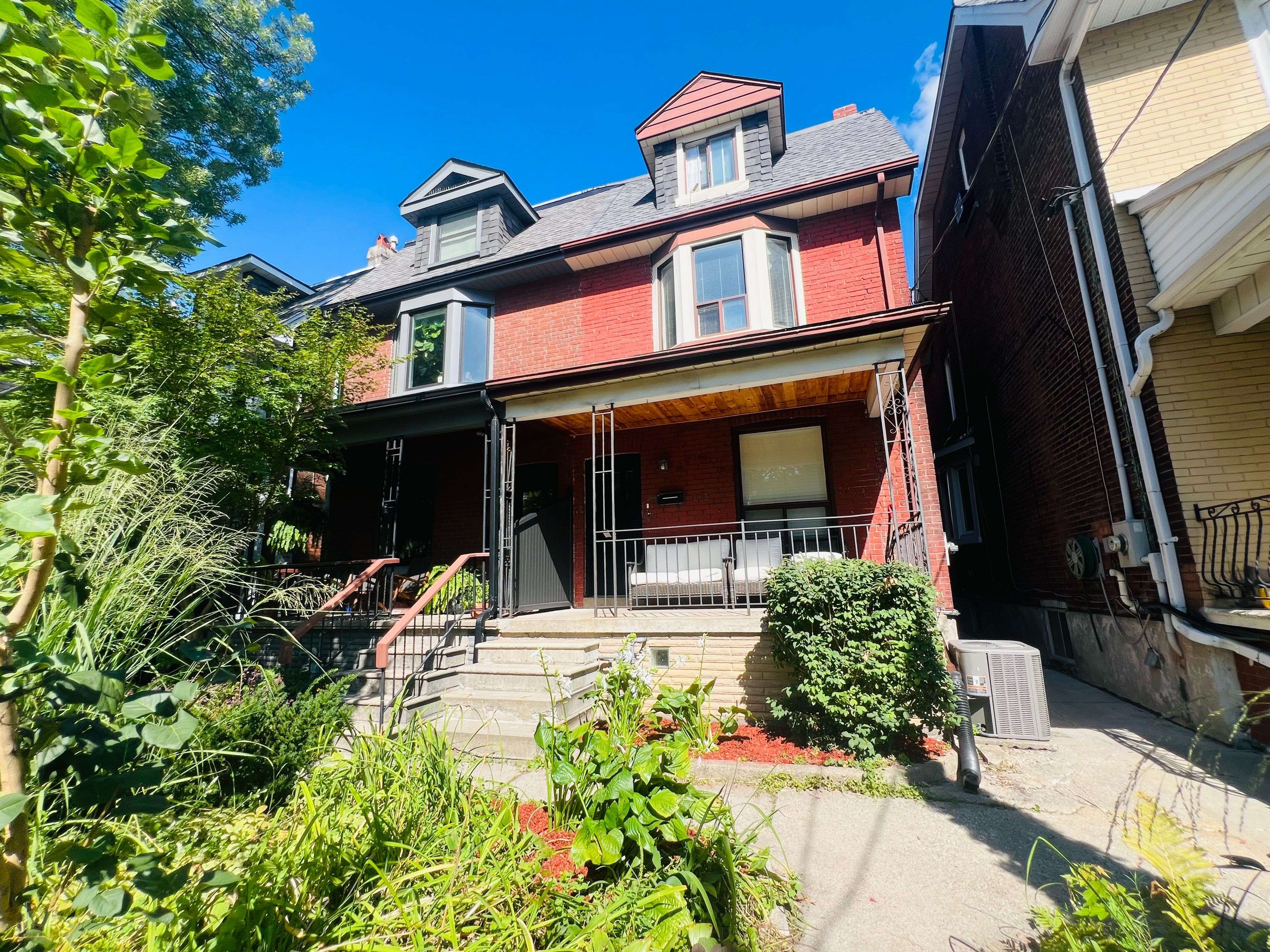 263 Grace ST #Lower, Toronto C01, ON M6G 3A7