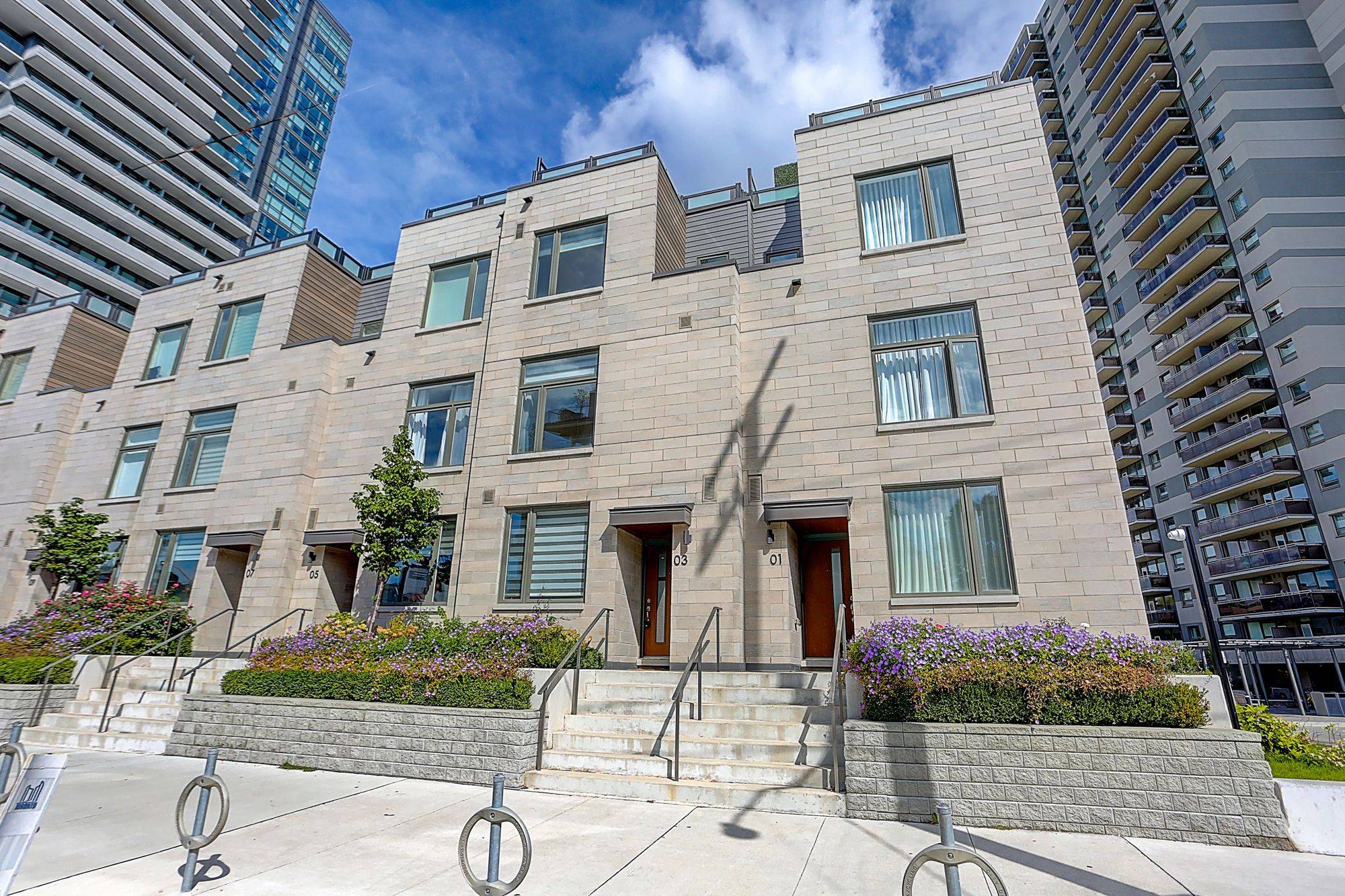 270 Davenport RD #TH3, Toronto C02, ON M5R 0C1