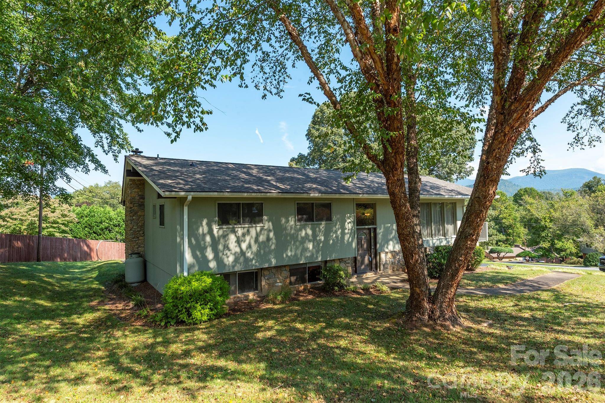 127 College CIR, Swannanoa, NC 28778