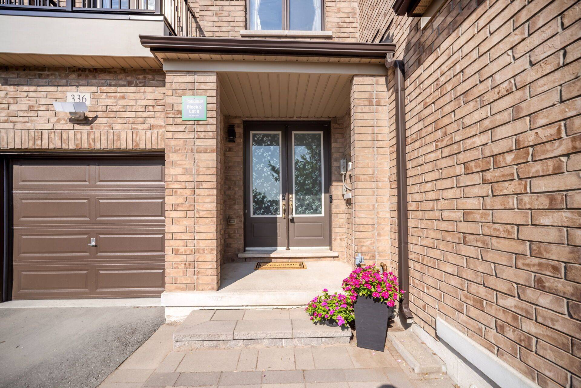 336 Elyse CT, Aurora, ON L4G 2C9