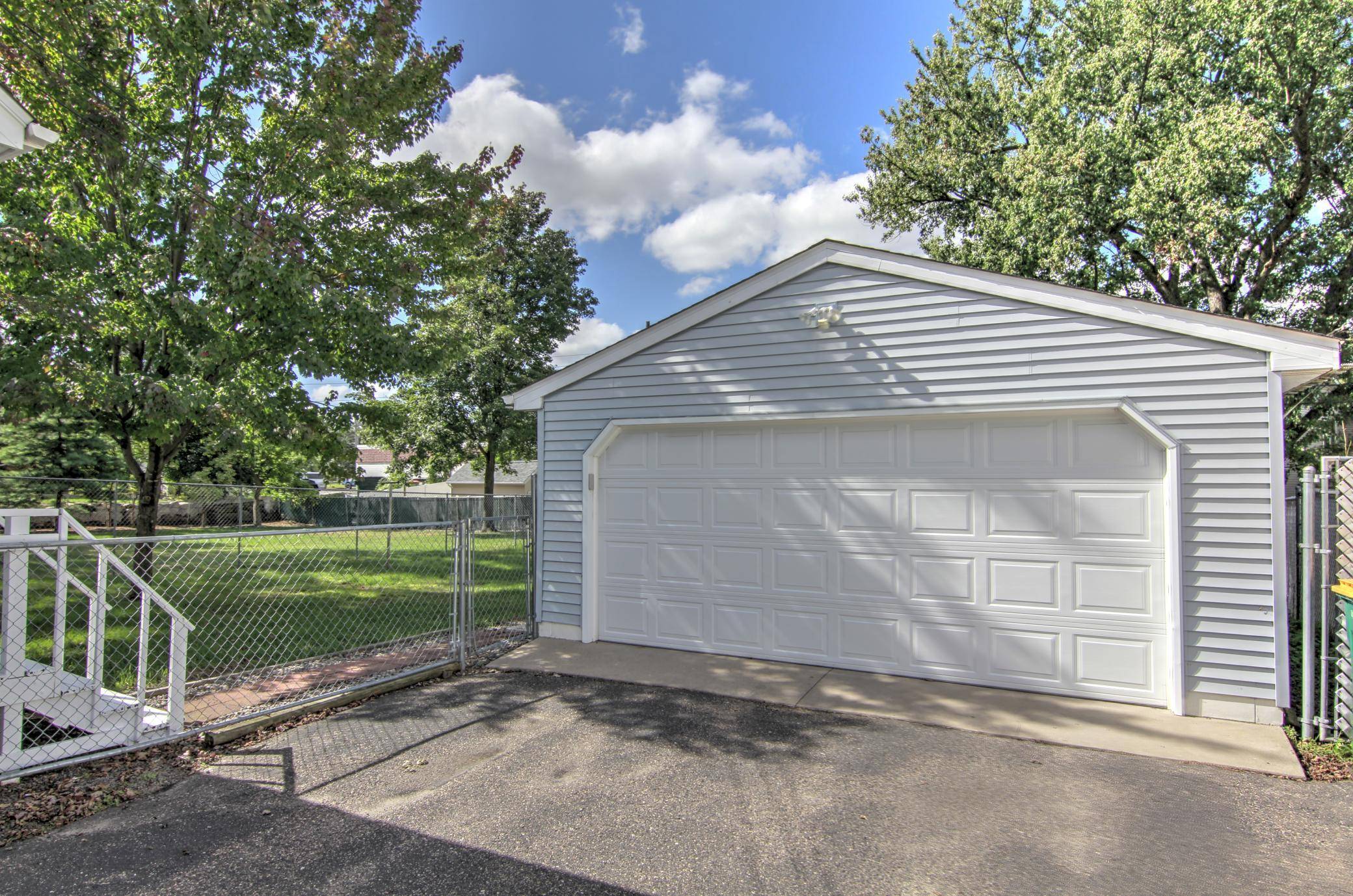 5619 Vera Cruz AVE N, Crystal, MN 55429