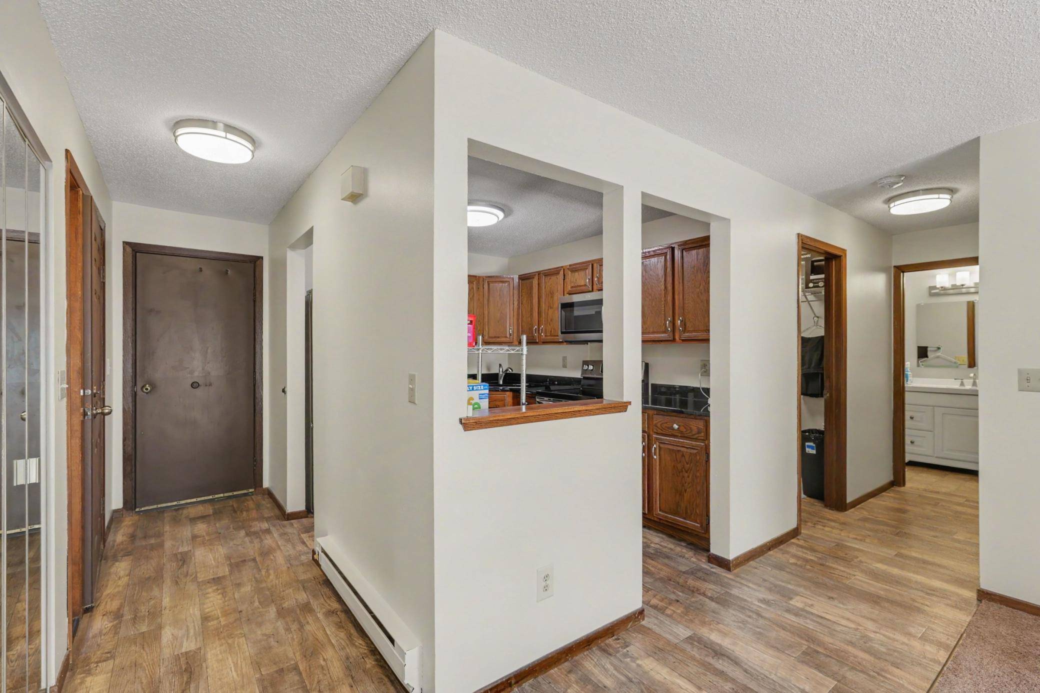 1581 Wheelock LN #206, Saint Paul, MN 55117
