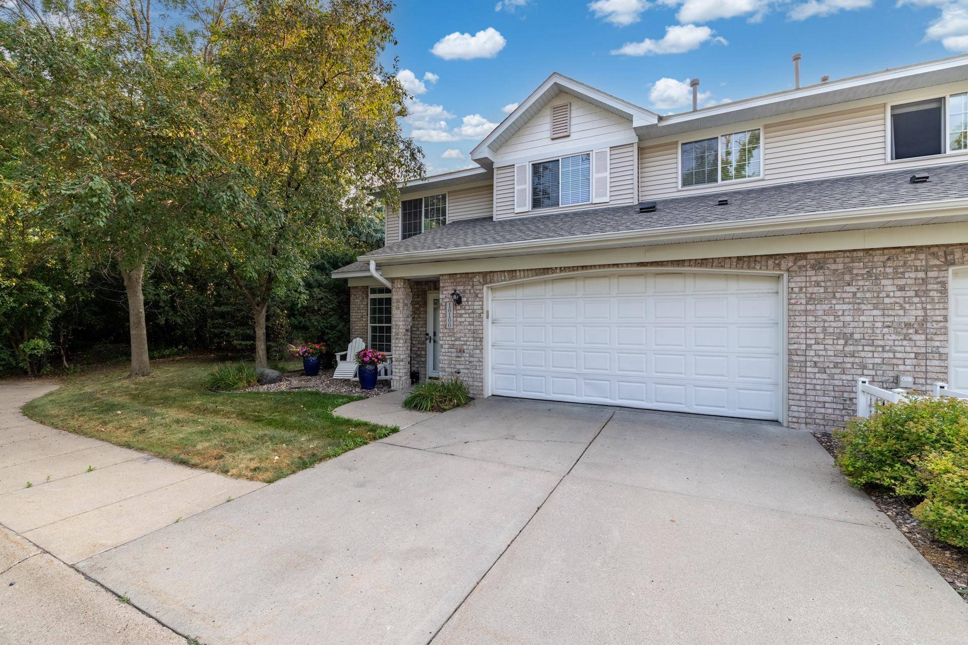 10100 Bridgehill TER, Eden Prairie, MN 55347