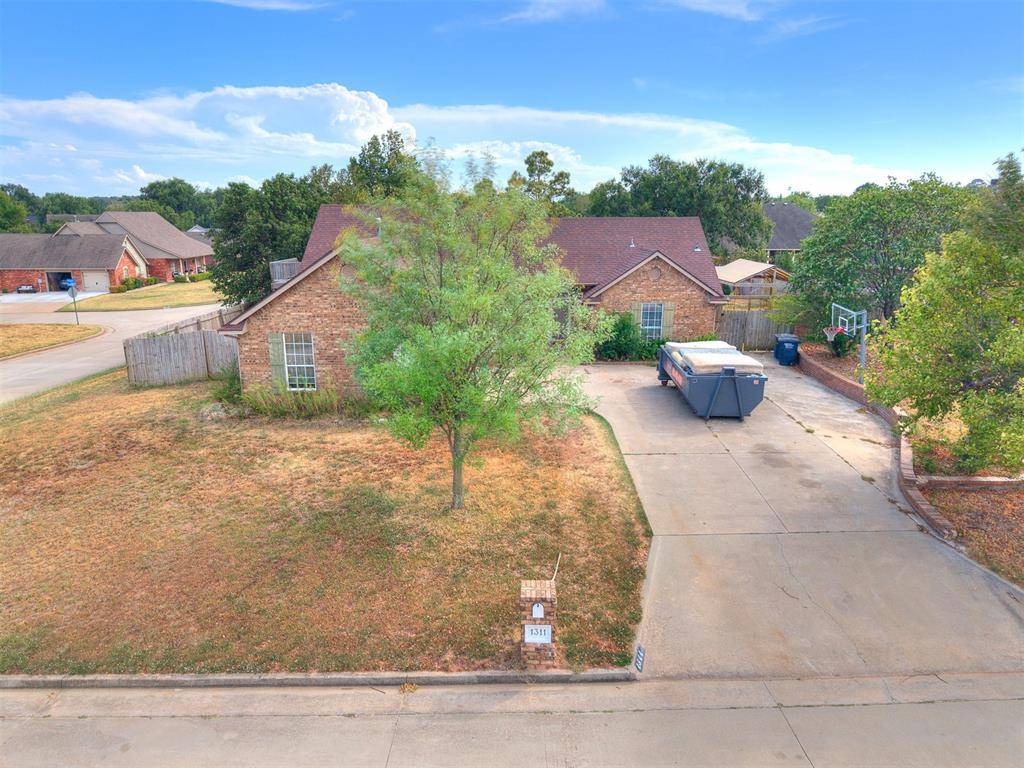 1311 Cambridge DR, Shawnee, OK 74804