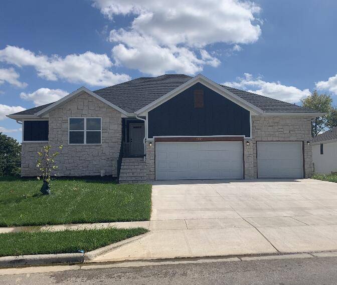 646 W Brook Hollow RD, Nixa, MO 65714