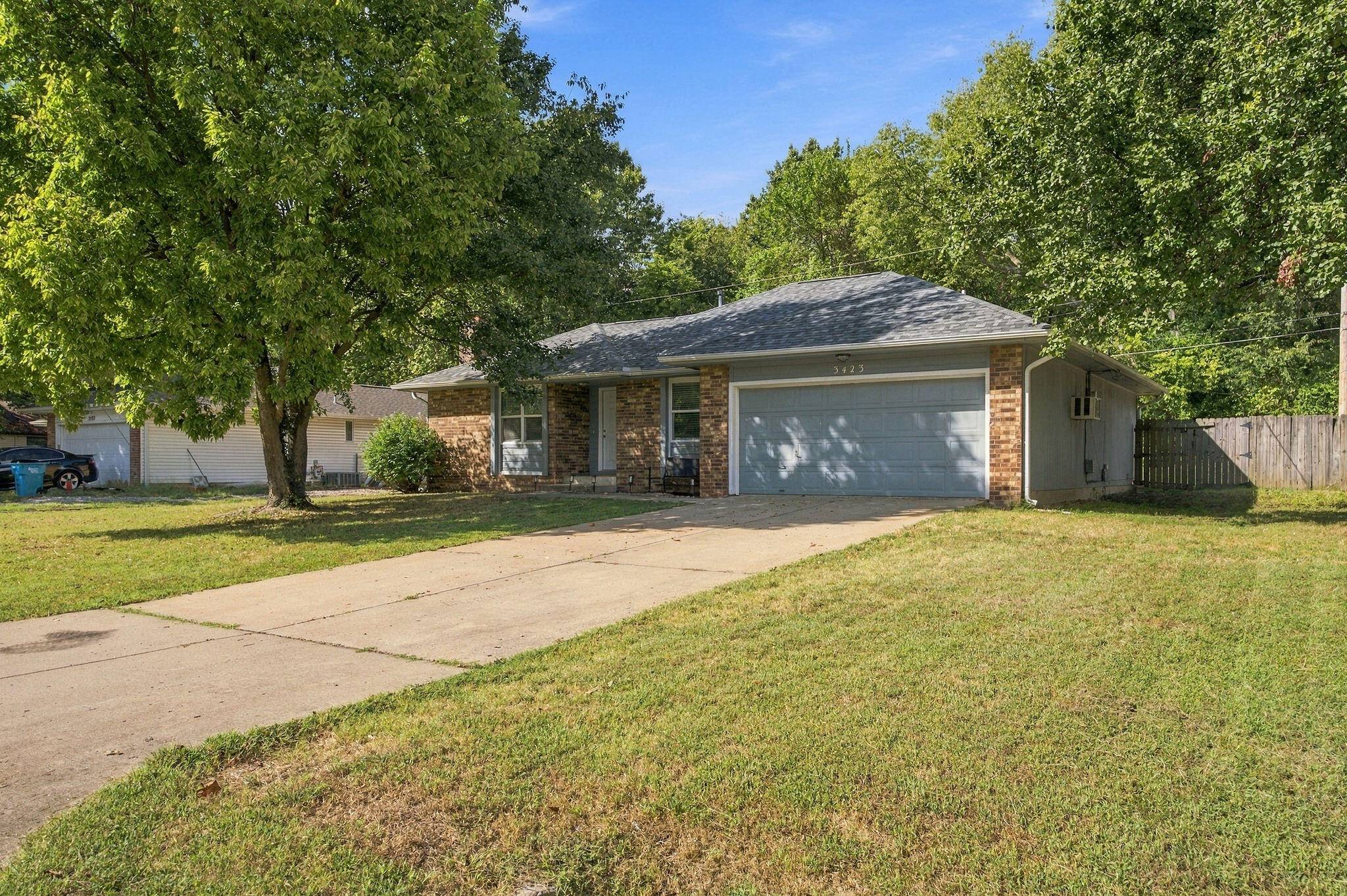 3423 W El Castile ST, Springfield, MO 65807