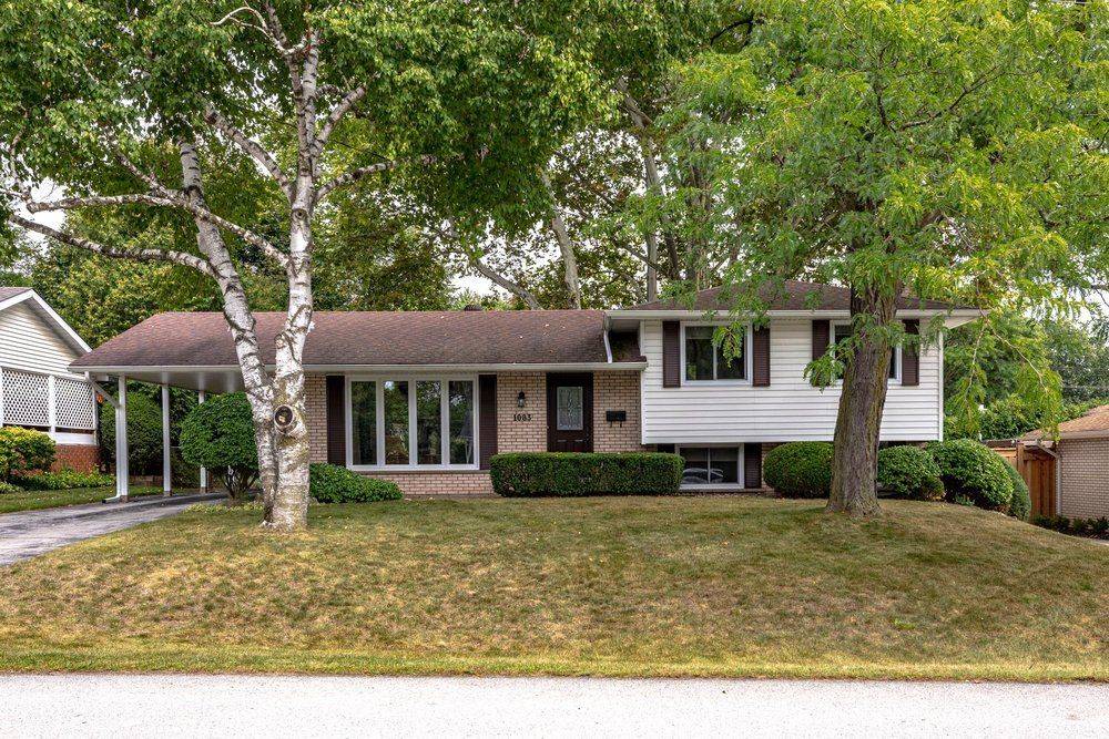 1083 Manorwood DR, Burlington, ON L7T 2L9