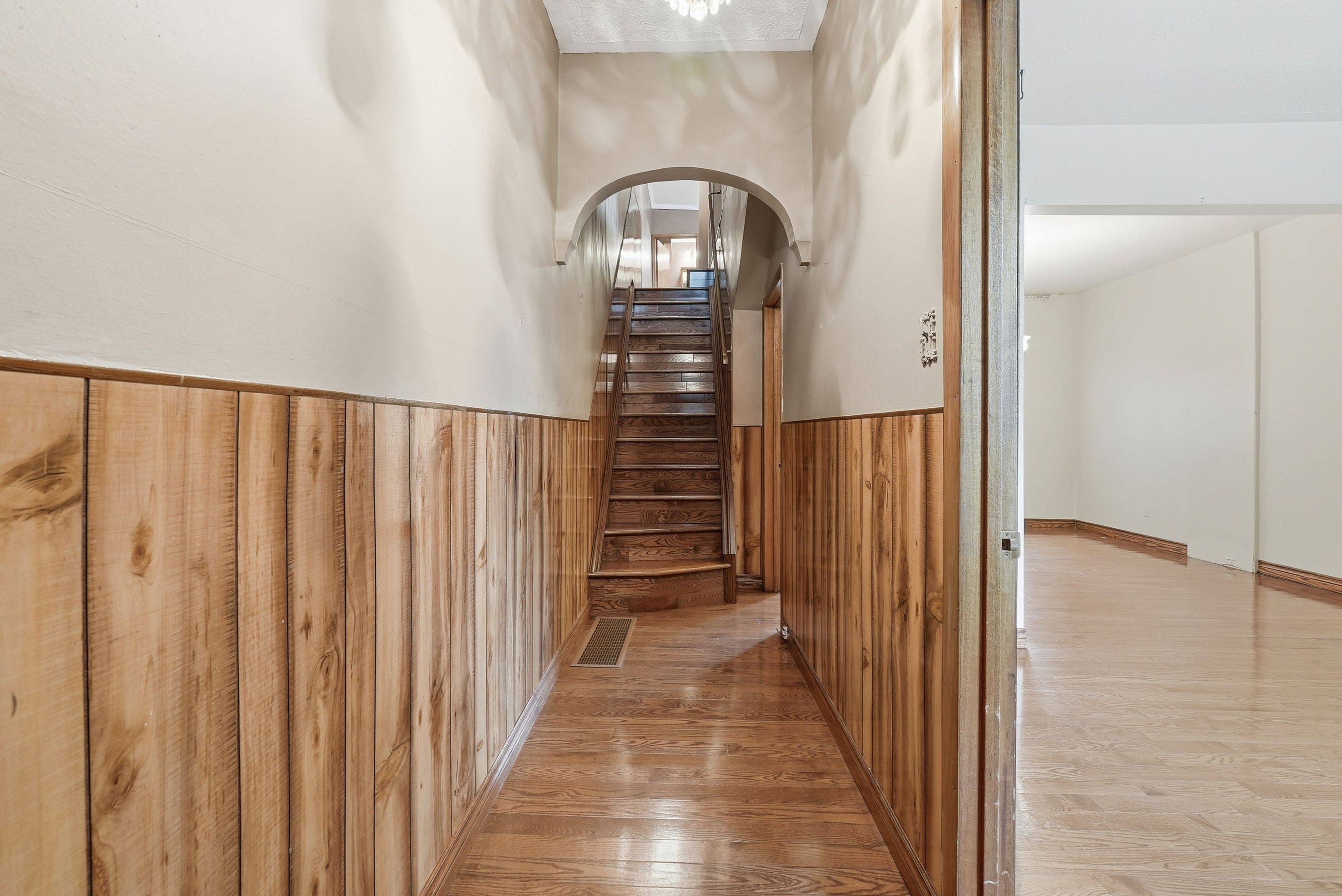 172 Market ST, Hamilton, ON L8R 1N9
