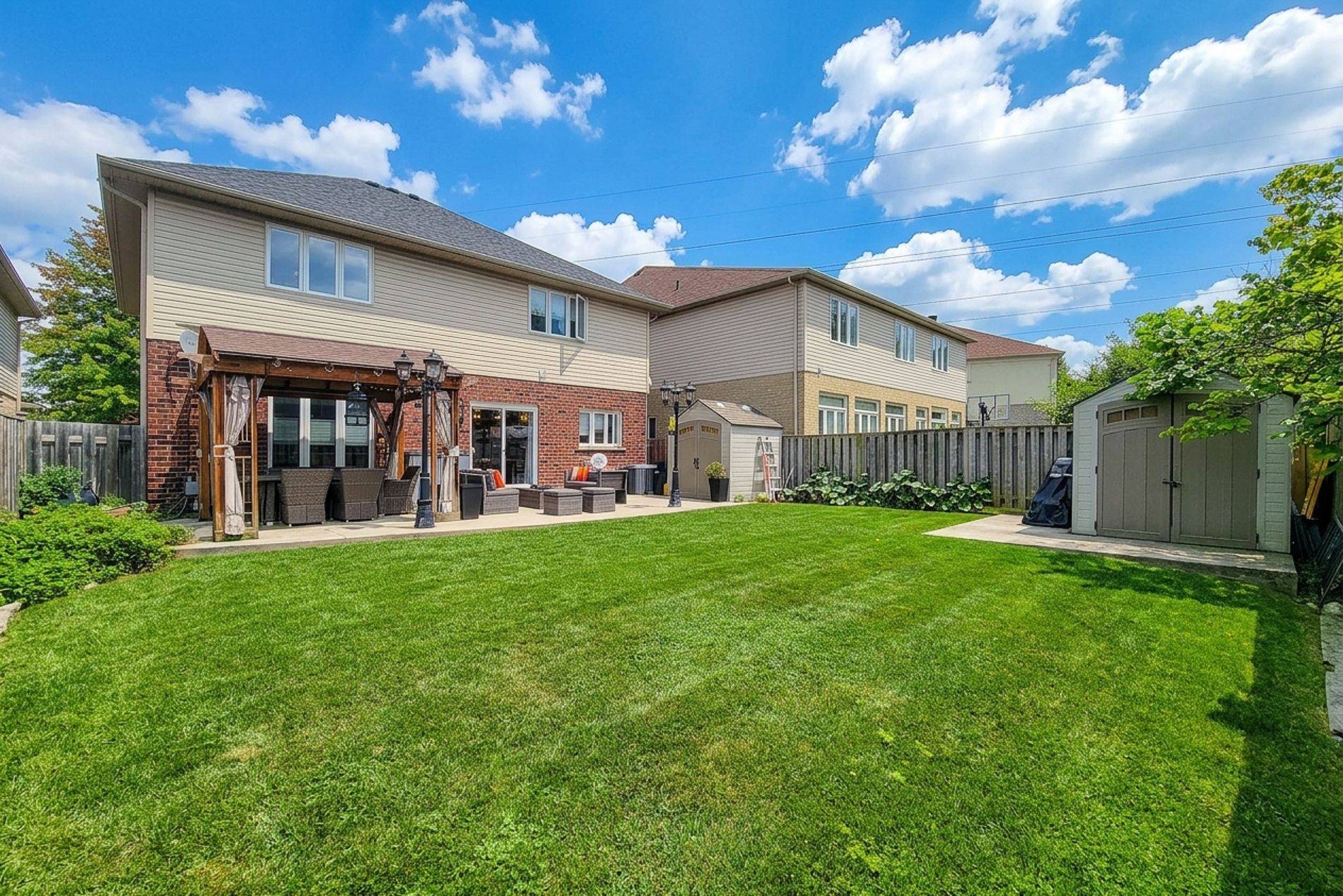214 Cloverleaf DR, Hamilton, ON L9K 1T4