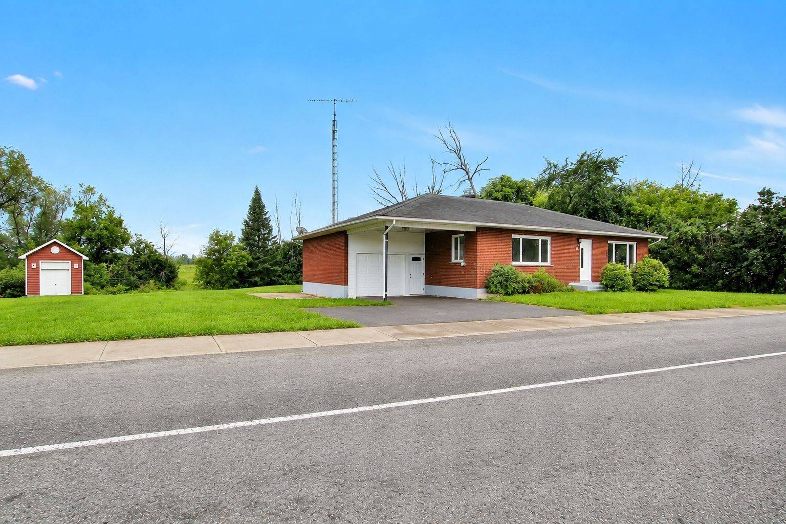 2170 Lajoie ST, Alfred And Plantagenet, ON K0B 1J0