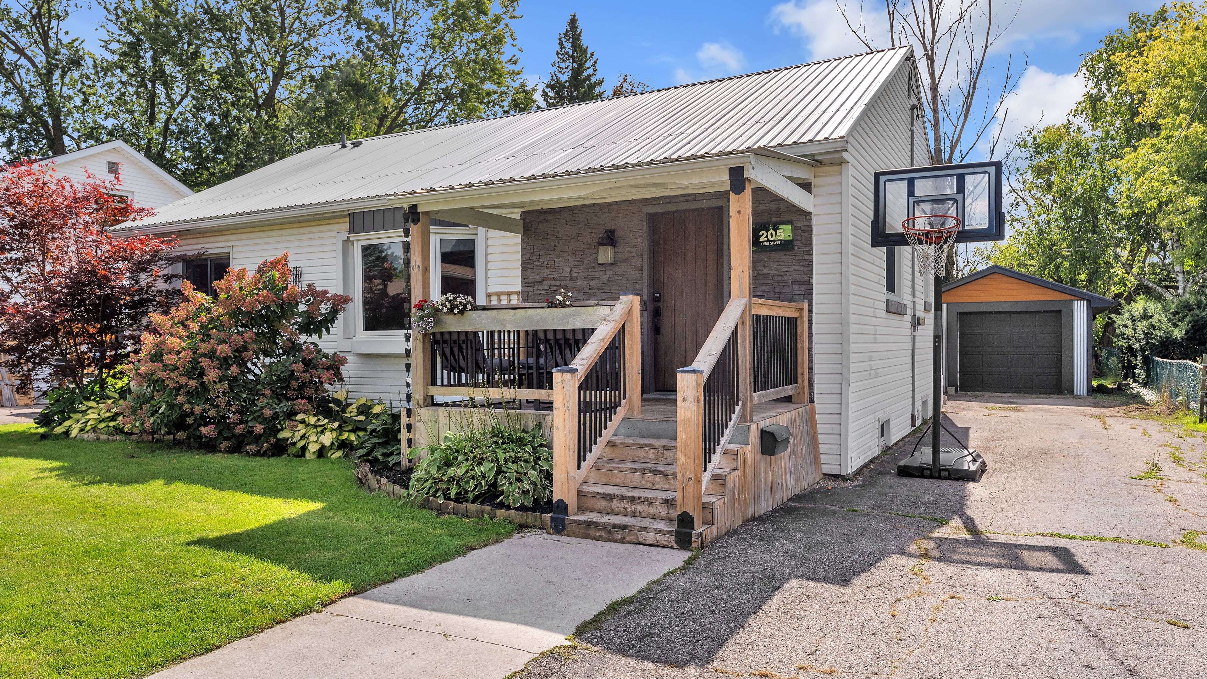 205 Erie ST, St. Thomas, ON N5R 2N7