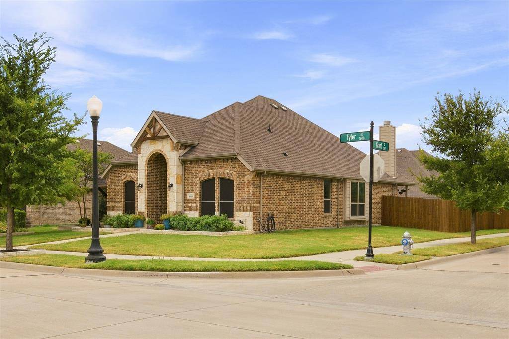 1612 Tyler Street, Waxahachie, TX 75165