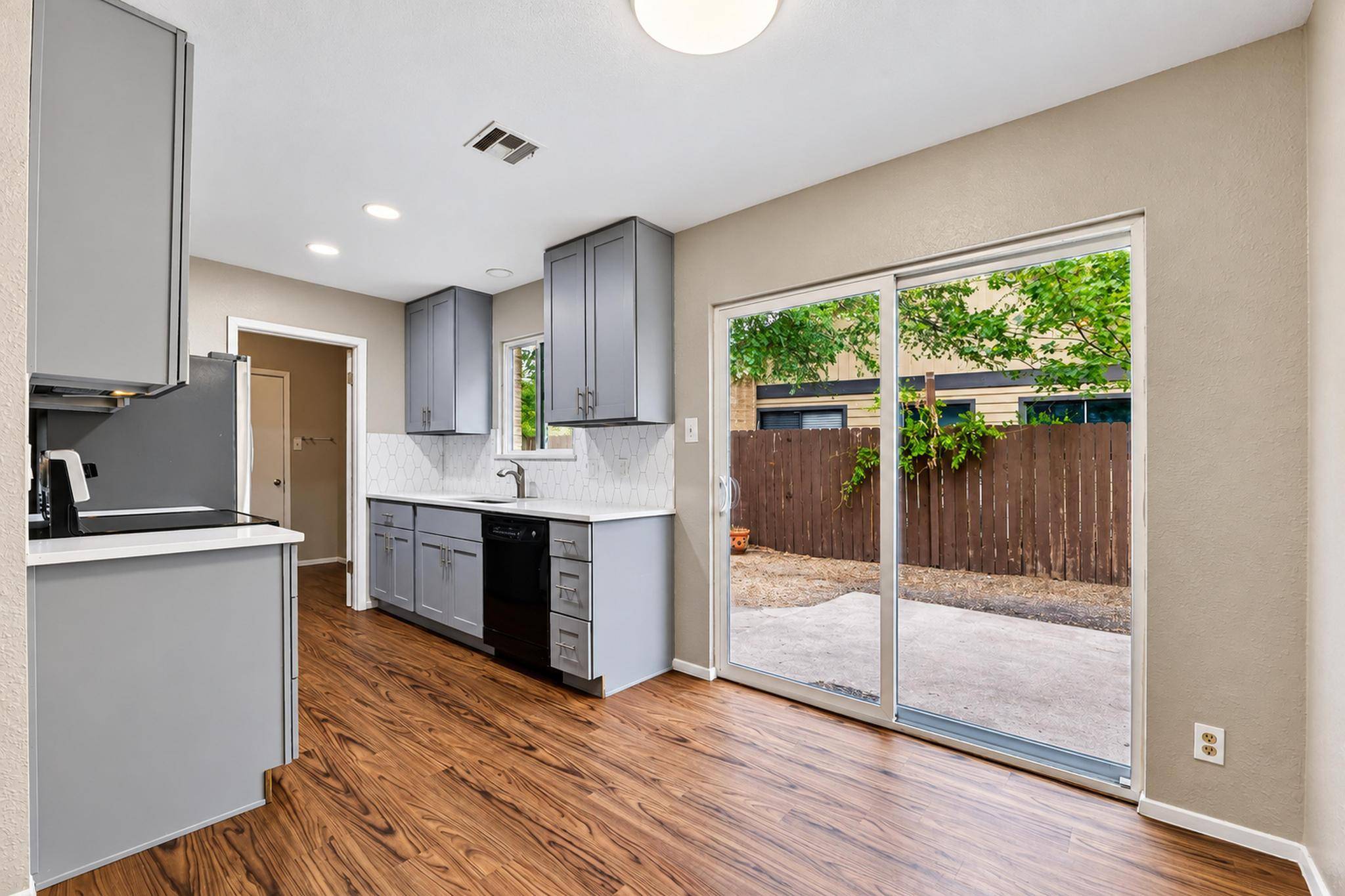 8808 Pineridge DR #B, Austin, TX 78729