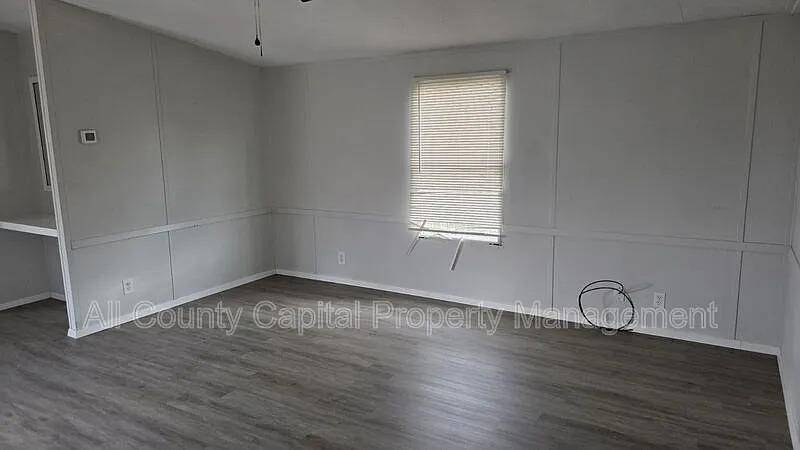 1113 Colorado DR #10, Smithville, TX 78957