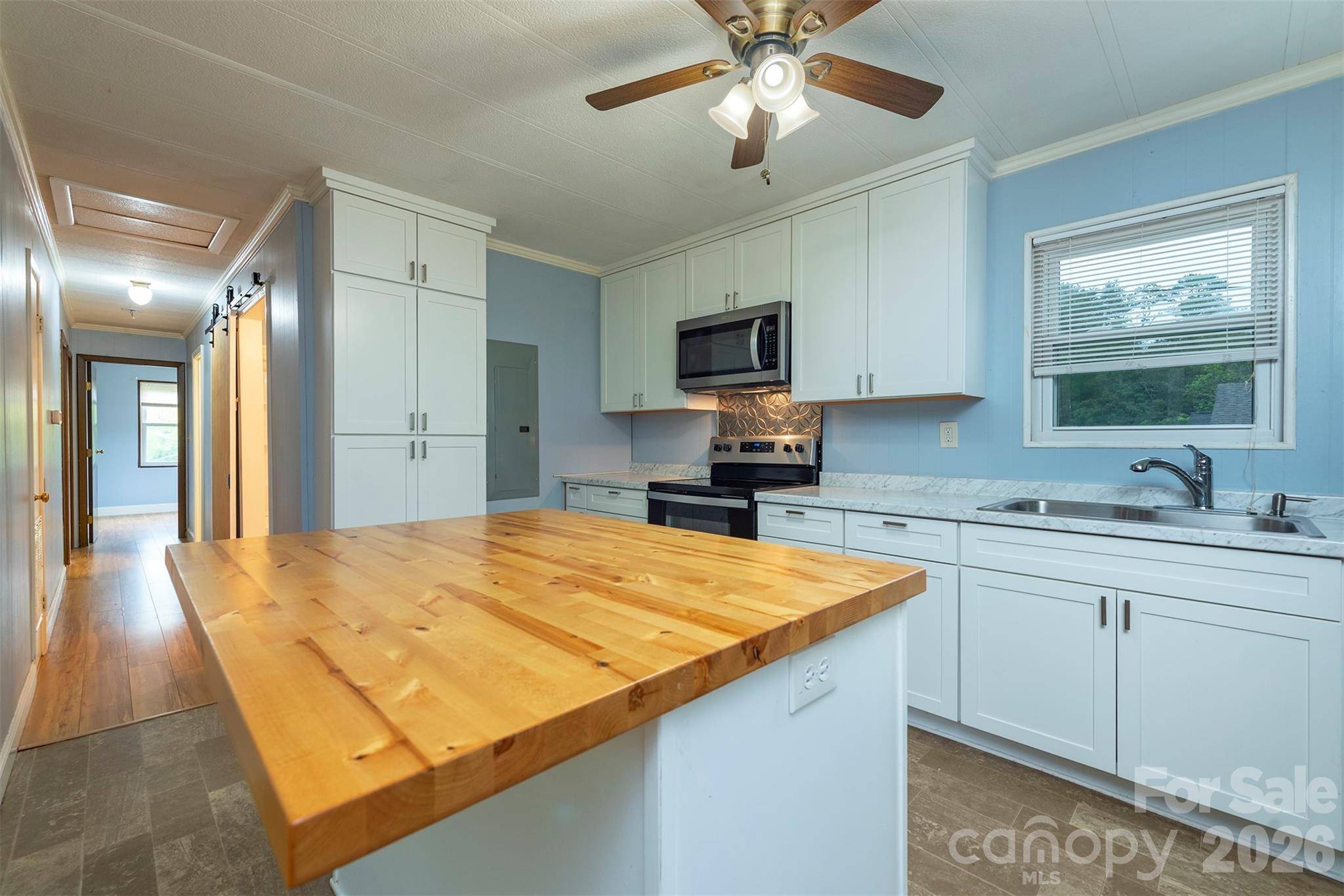 18 Hookers Gap RD, Candler, NC 28715